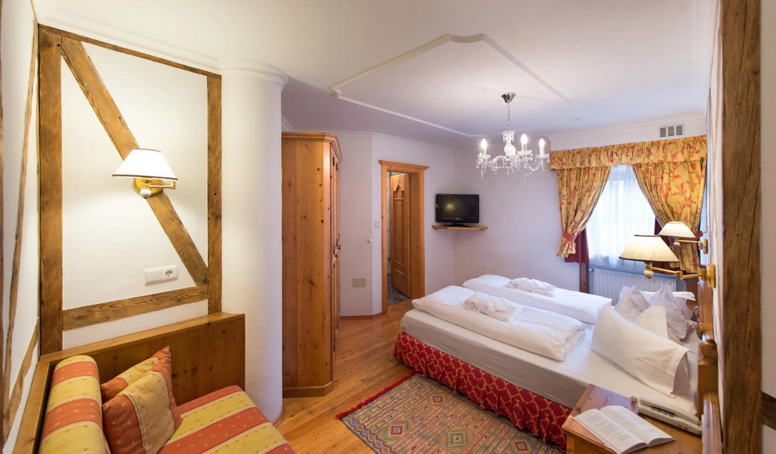 Bedroom, Bed in Hotel Ansitz Jakoberhof