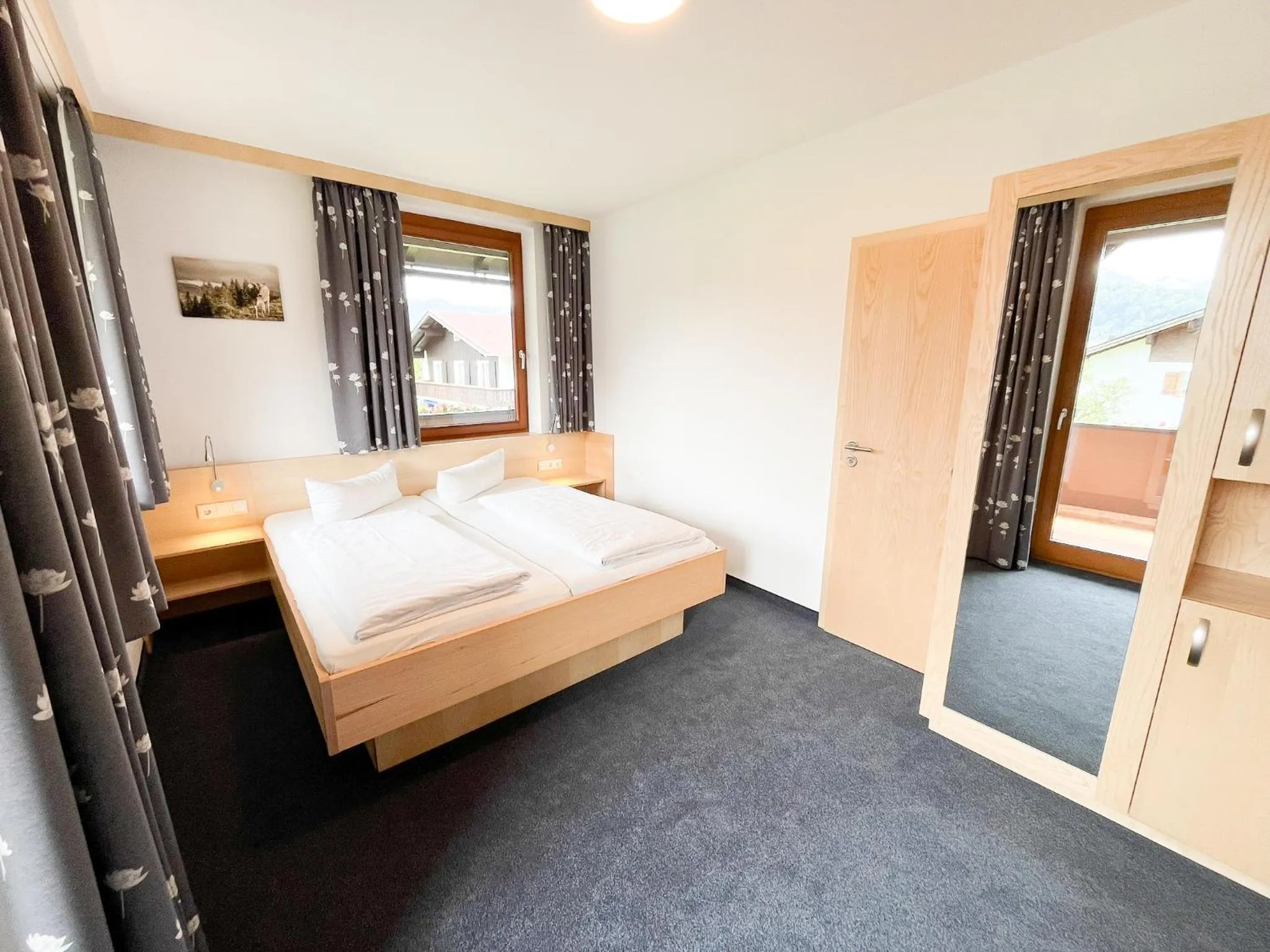 Photo of the whole room, Bed in Fideliushaus