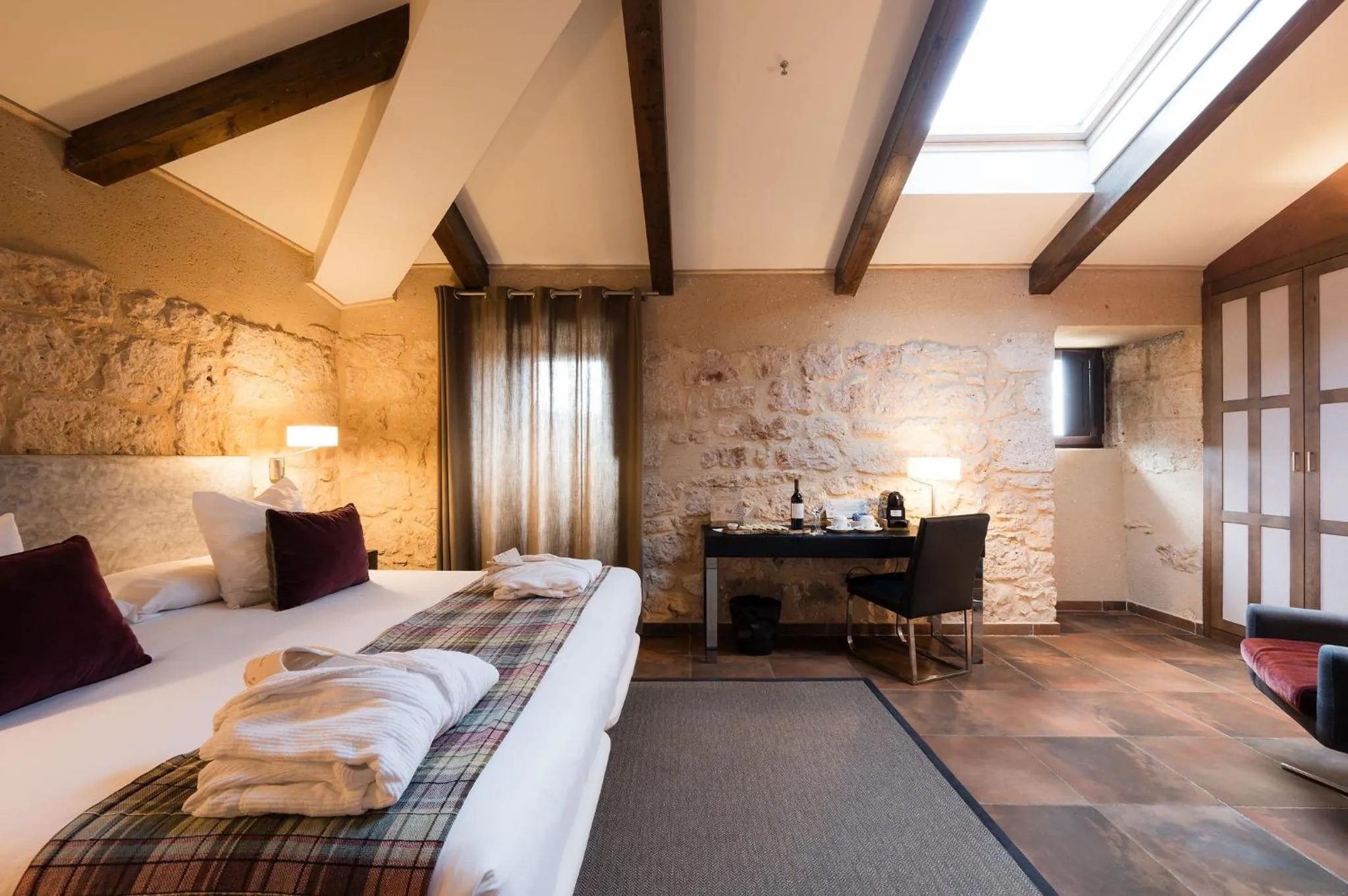Photo of the whole room, Bed in Castilla Termal Burgo de Osma