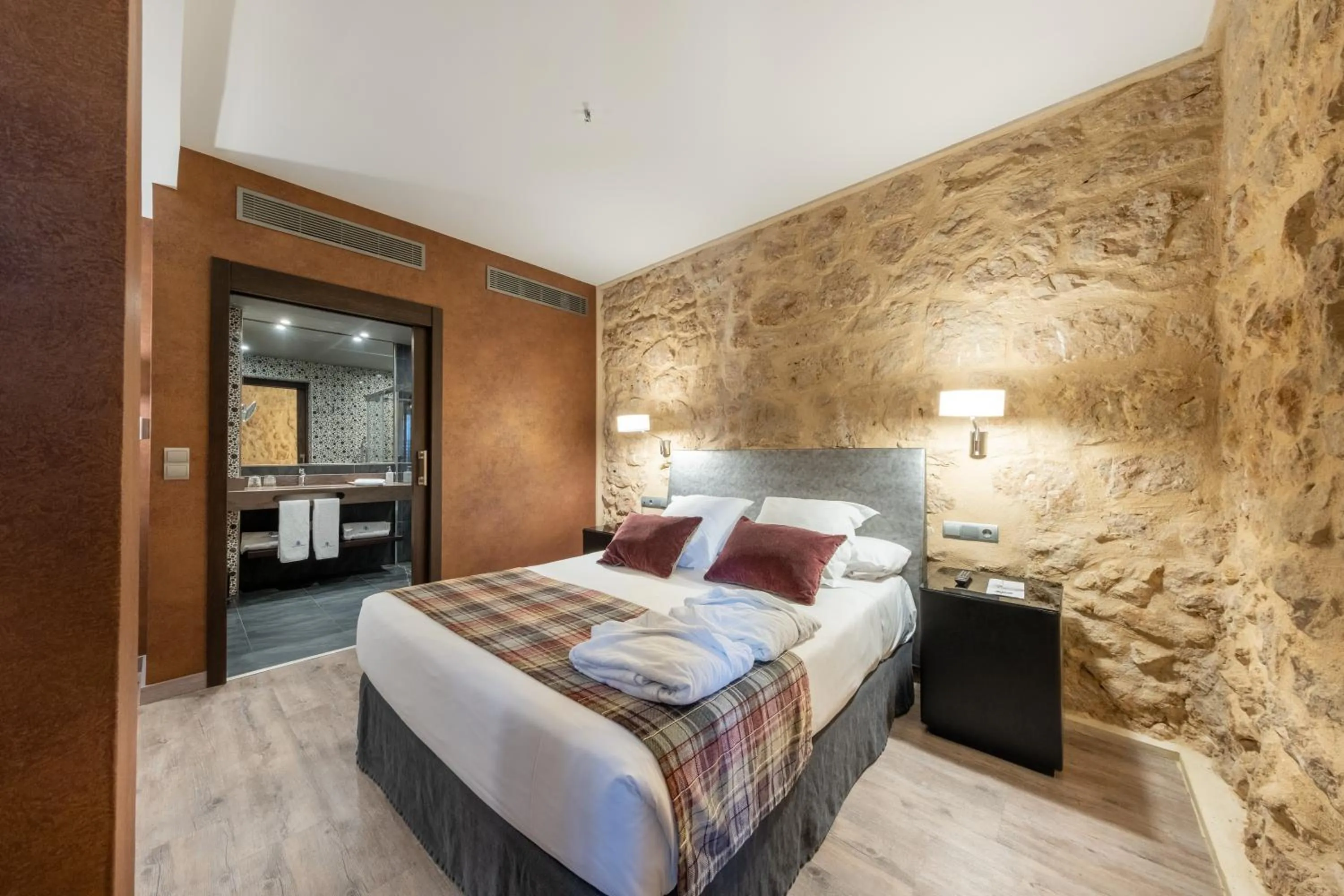 Photo of the whole room, Bed in Castilla Termal Burgo de Osma