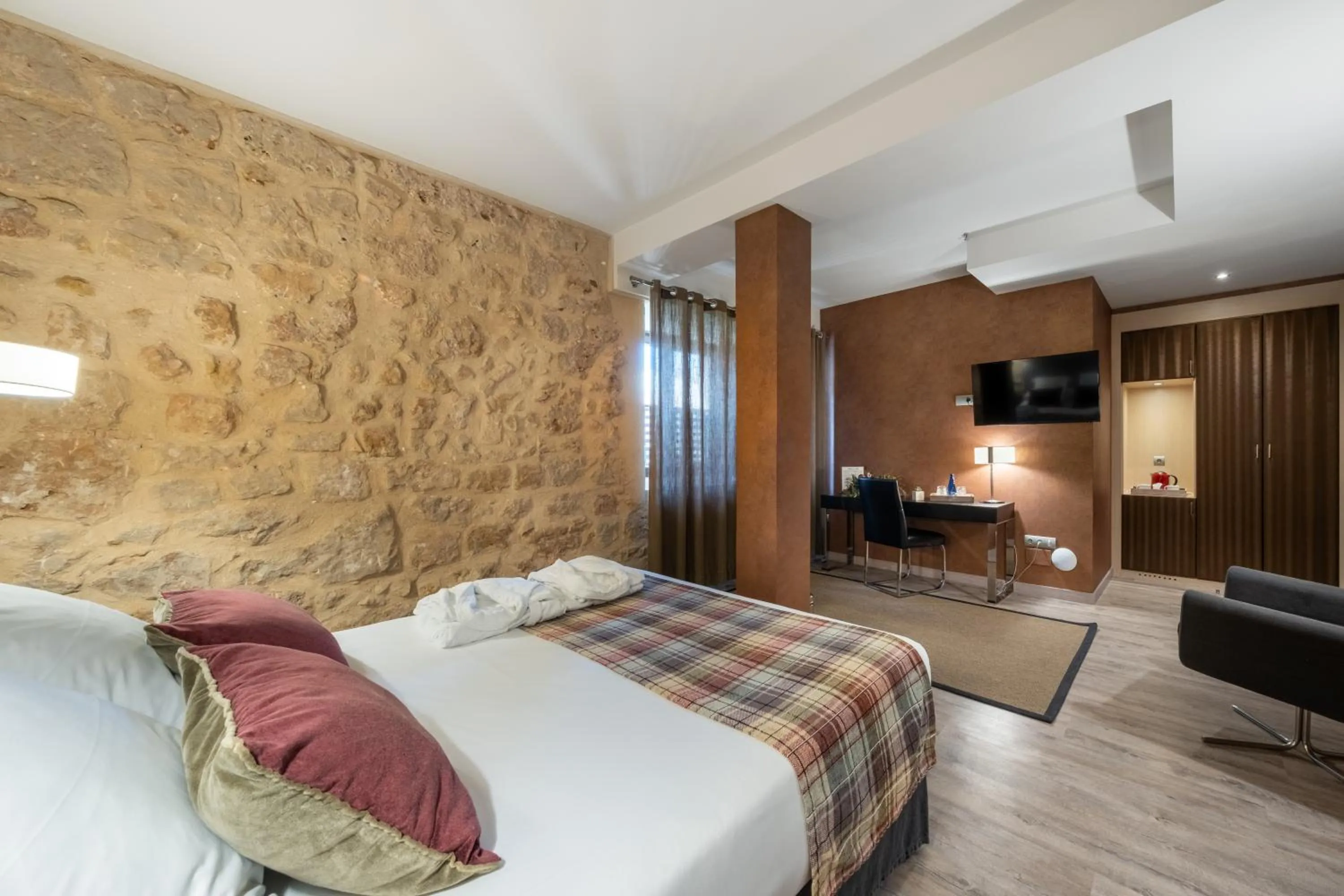 Photo of the whole room, Bed in Castilla Termal Burgo de Osma