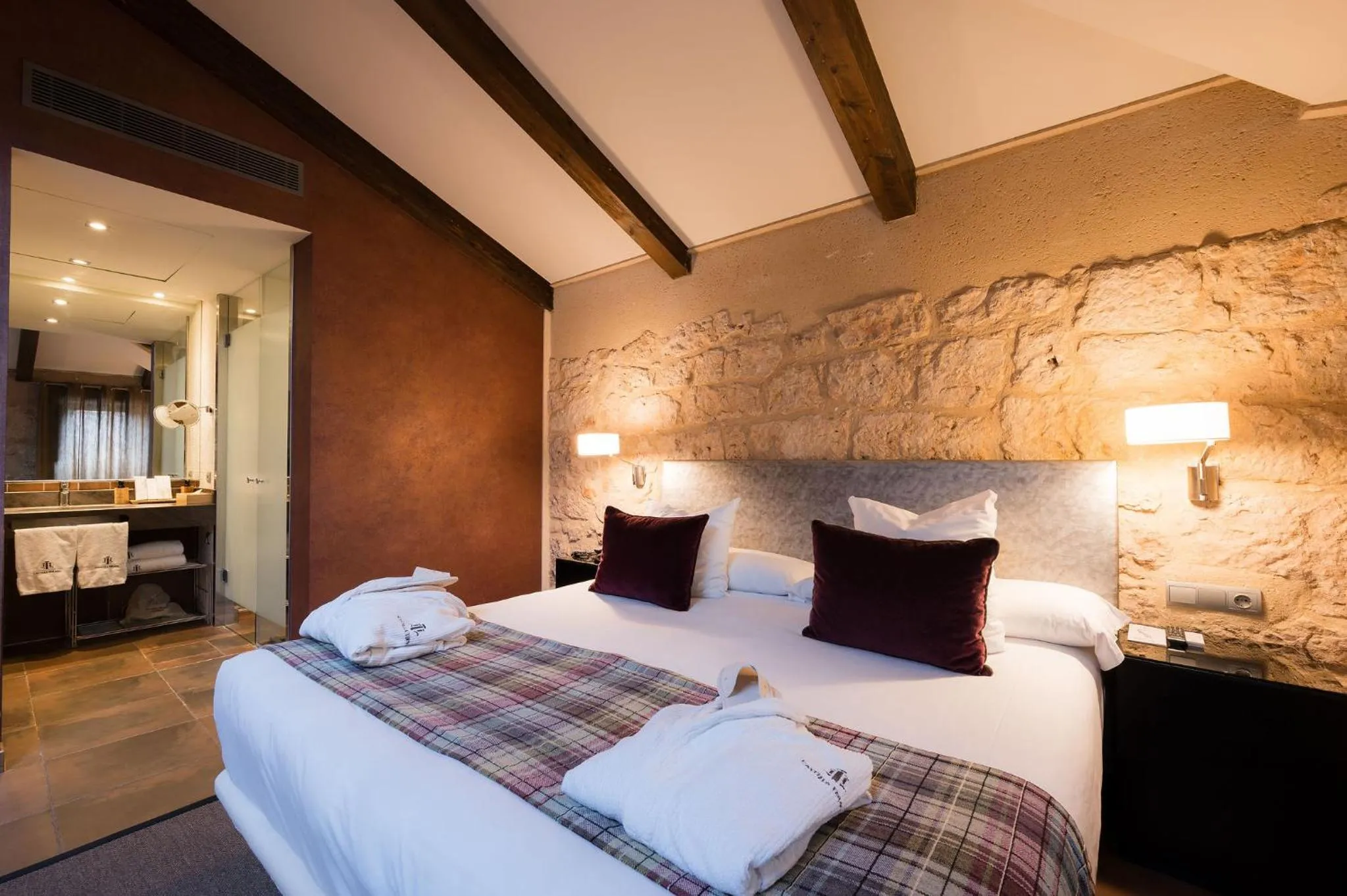 Photo of the whole room, Bed in Castilla Termal Burgo de Osma