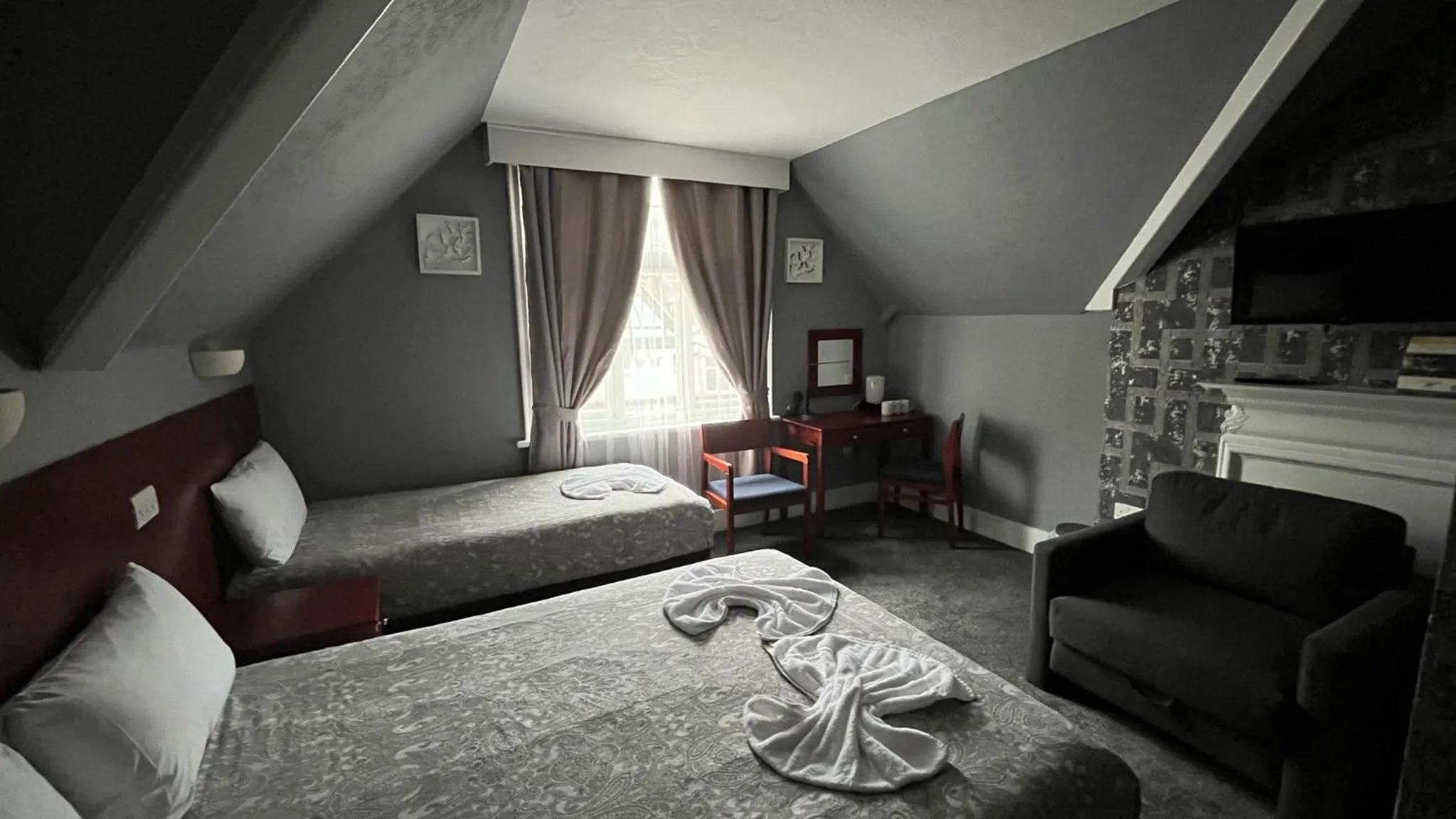 Bedroom, Bed in Charlotte Guest House