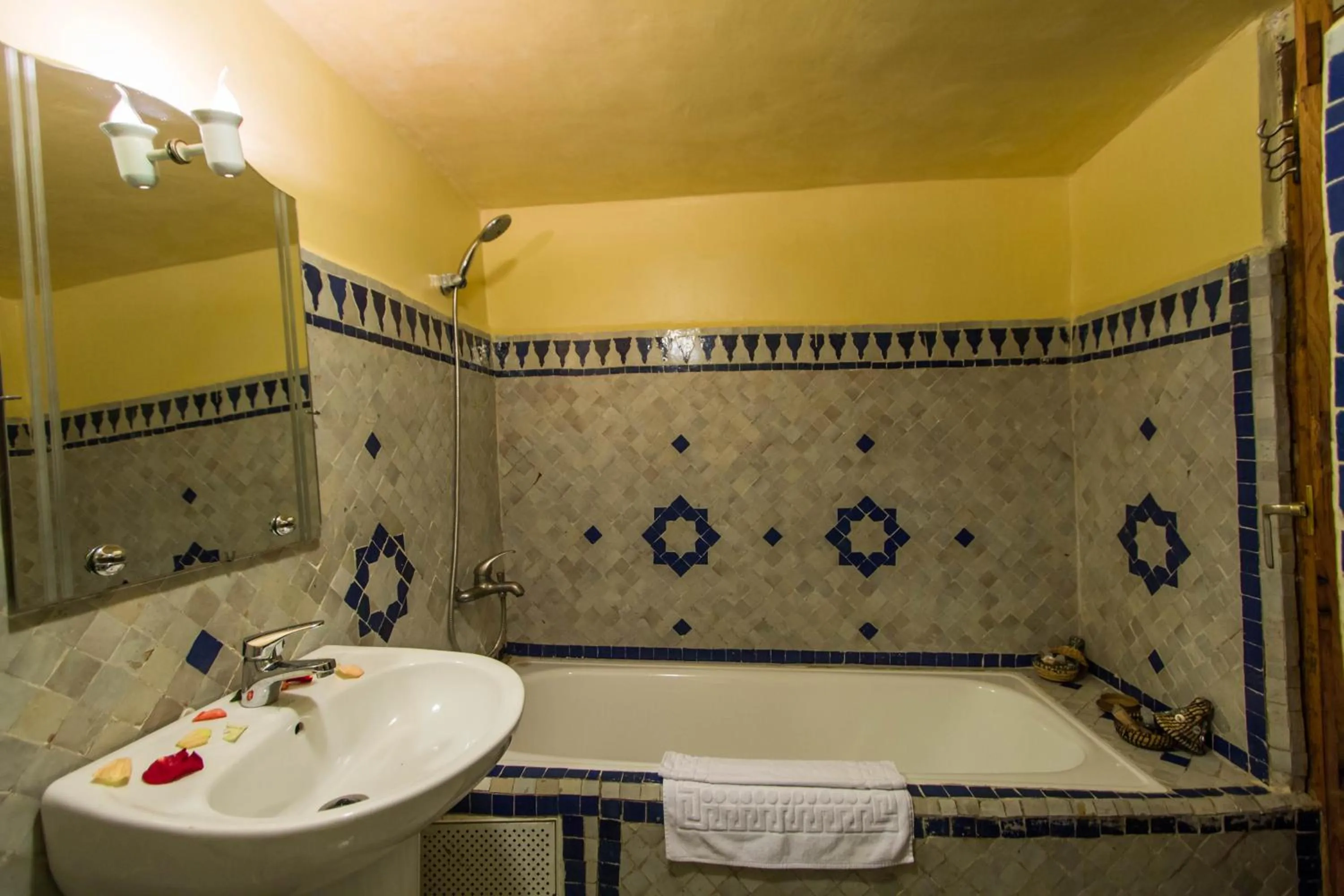Bathroom in Riad Ibn Khaldoun