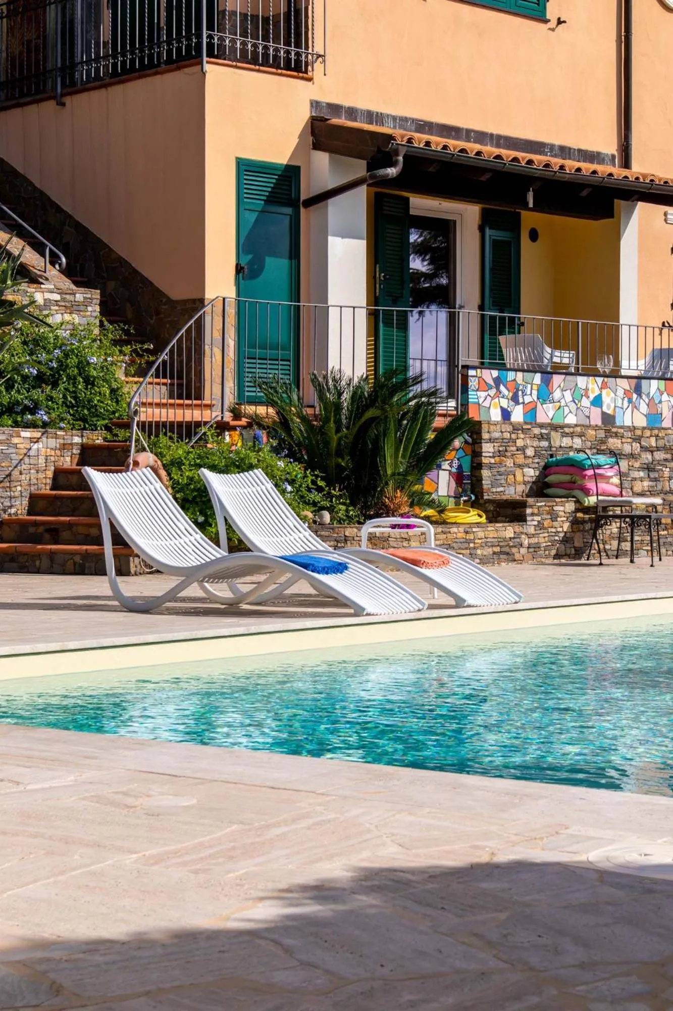 Pool view in Il Mirto B&B