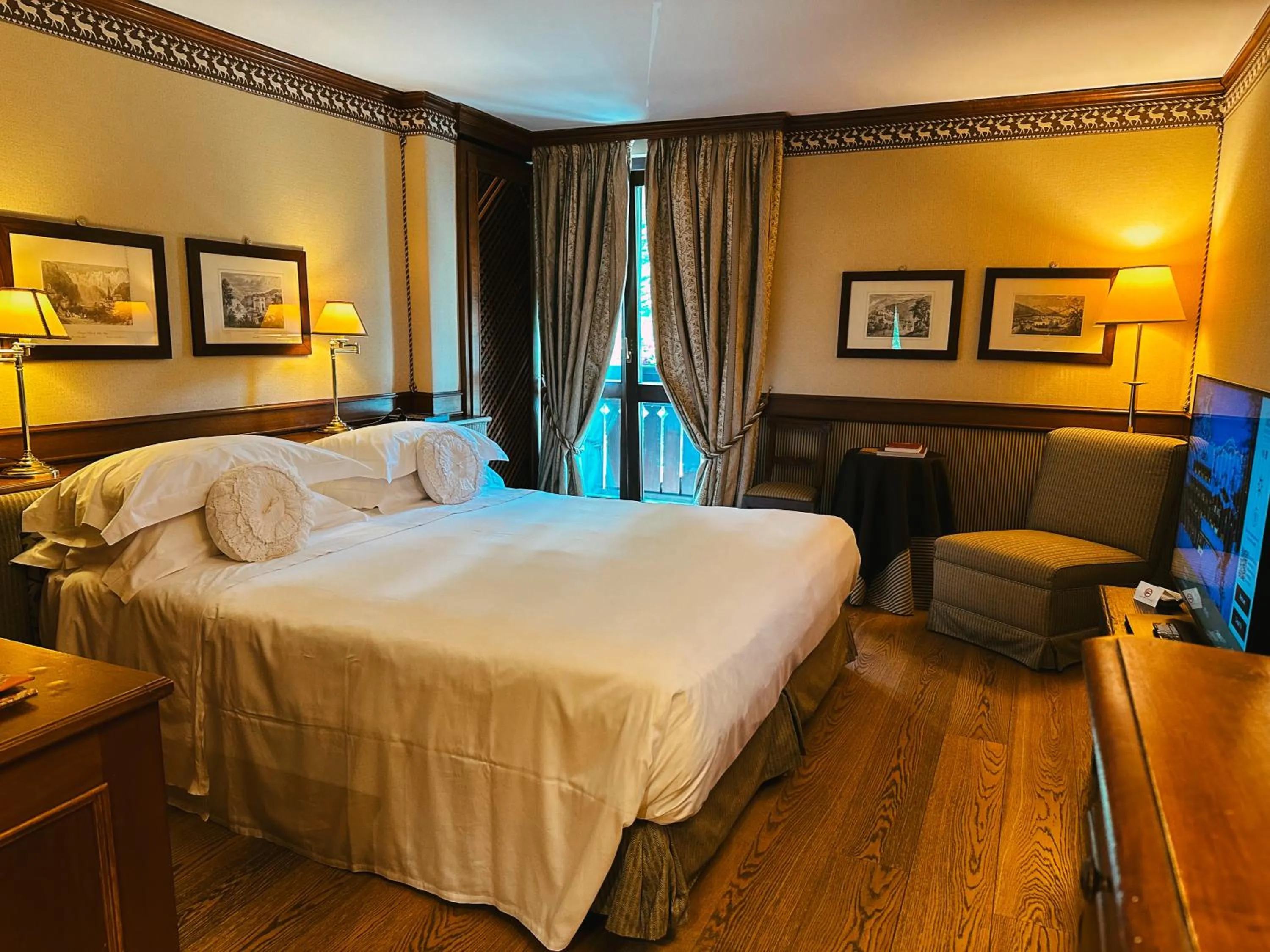 Bedroom, Bed in Hotel Hermitage Relais & Châteaux