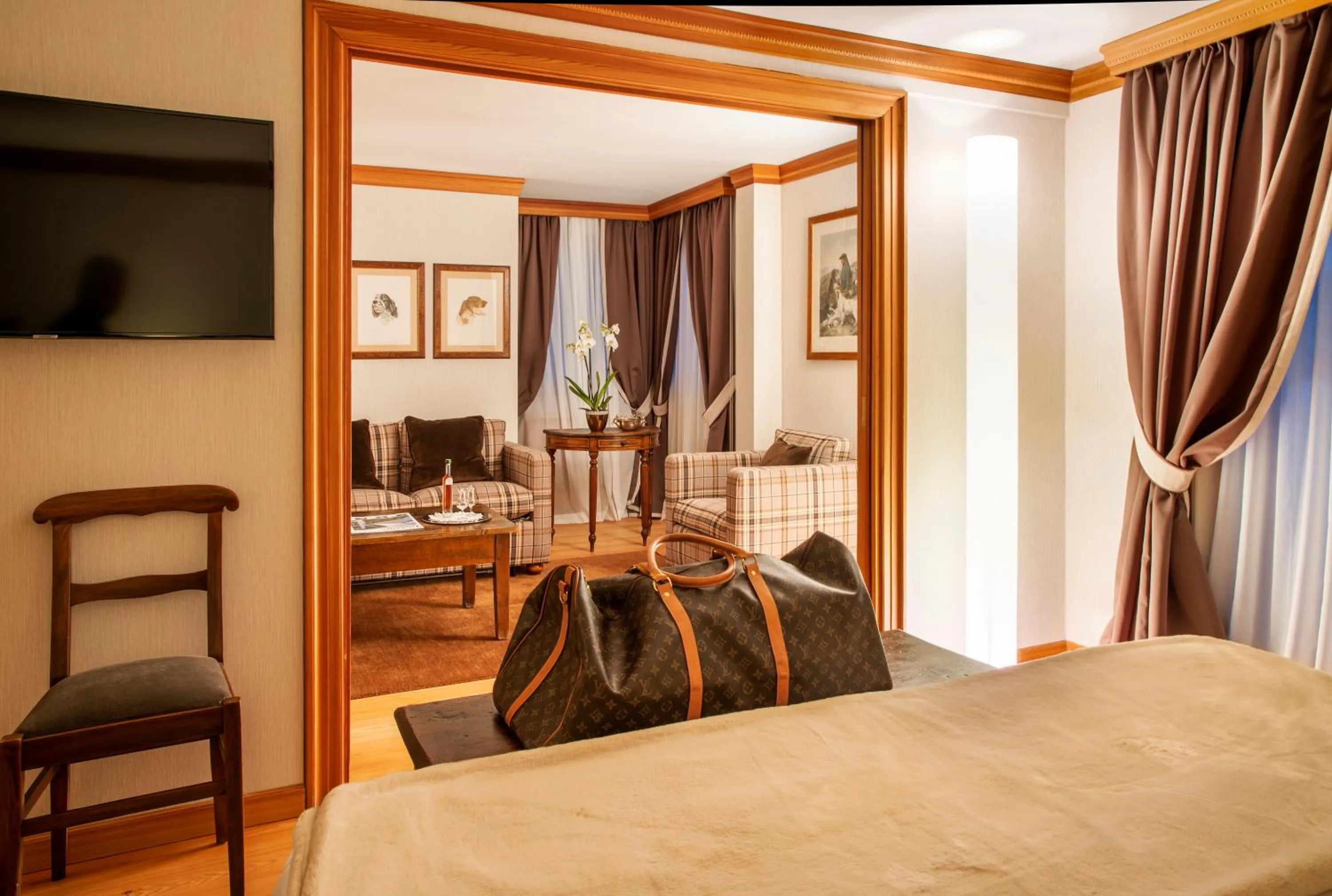 Photo of the whole room, Bed in Hotel Hermitage Relais & Châteaux