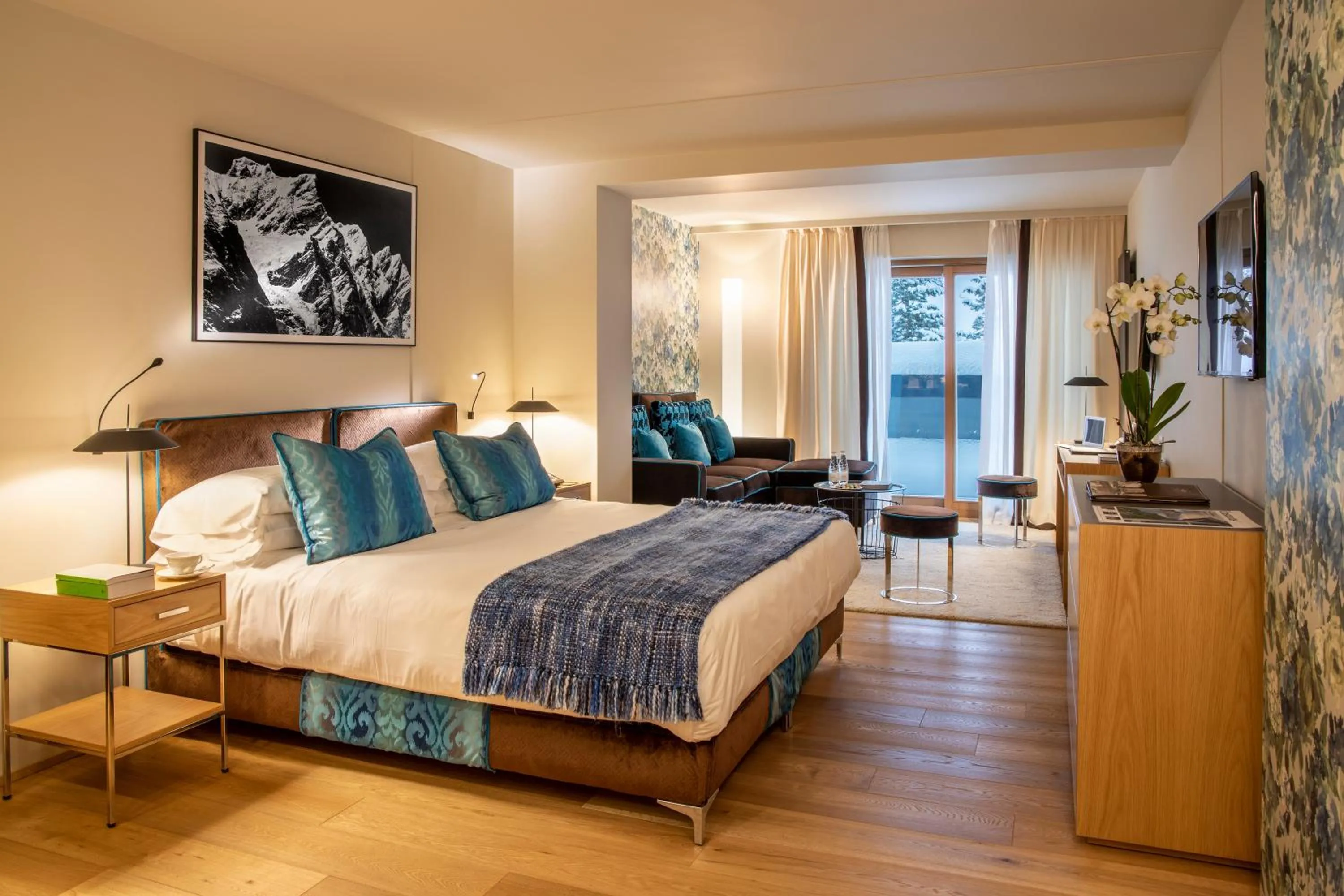 Photo of the whole room, Bed in Hotel Hermitage Relais & Châteaux