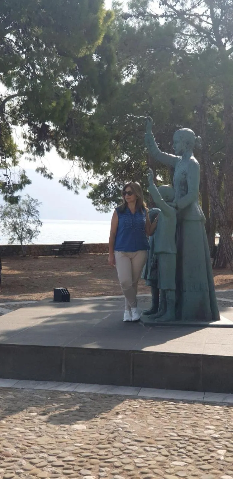 ''EPAVLIS boutique GALAXIDI''