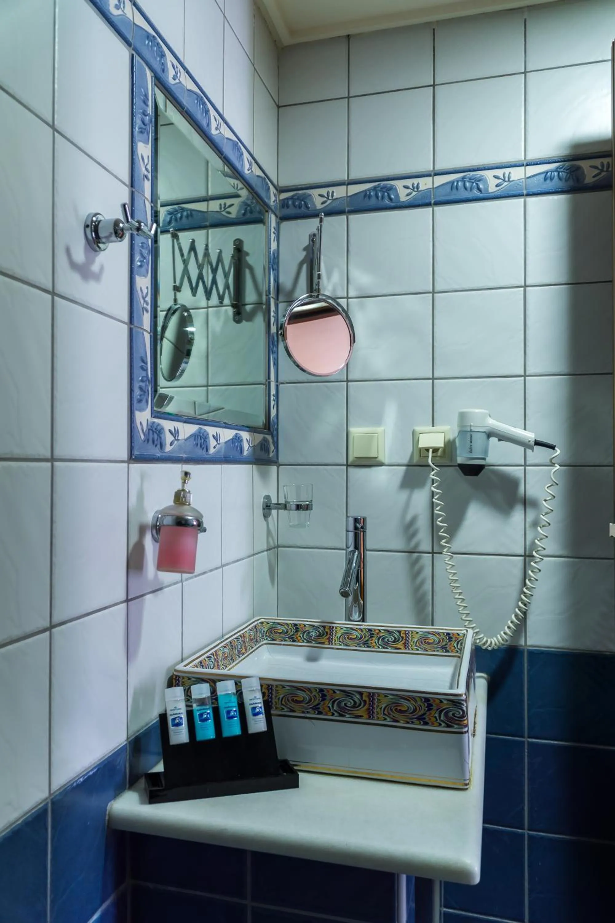 ''EPAVLIS boutique GALAXIDI''