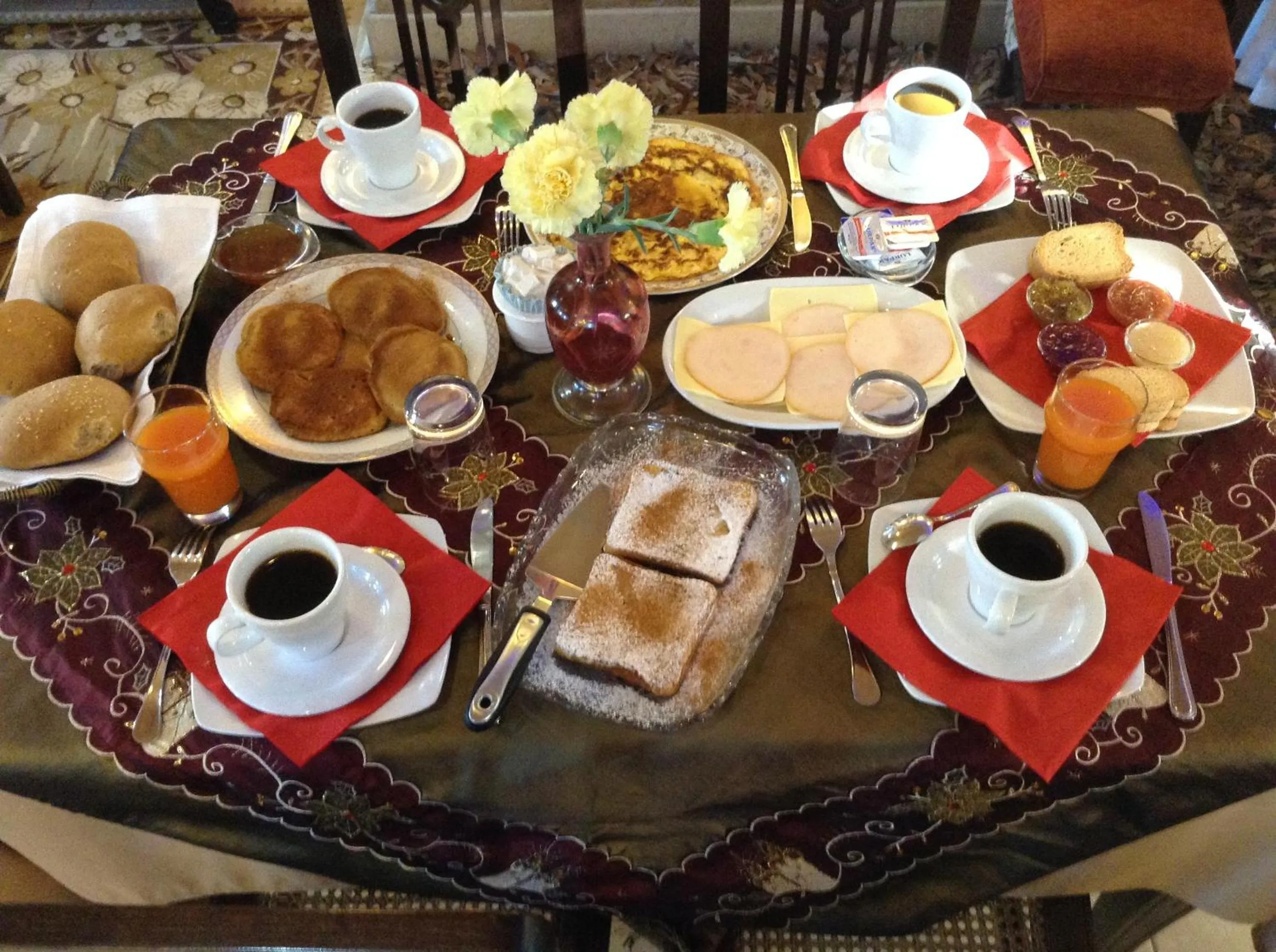 Food and drinks in ''EPAVLIS boutique GALAXIDI''