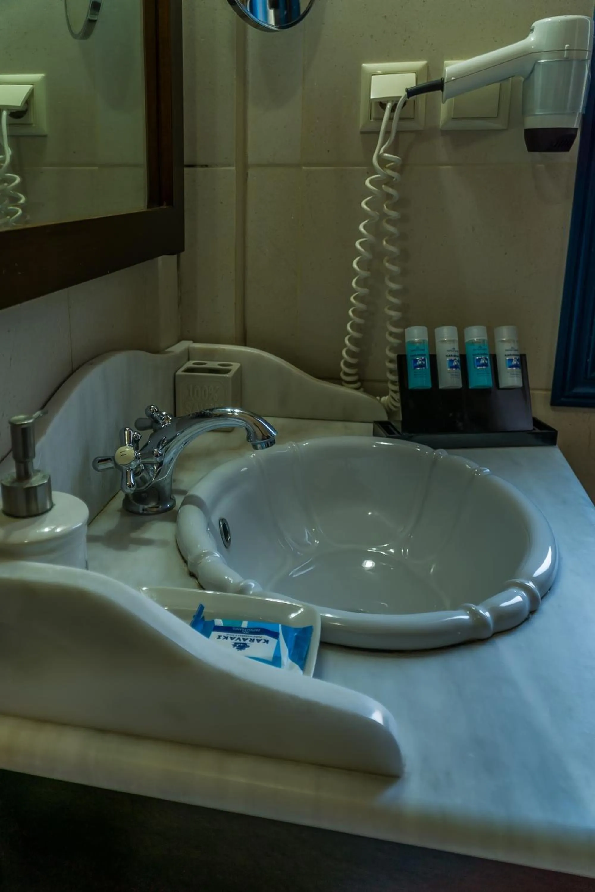 ''EPAVLIS boutique GALAXIDI''