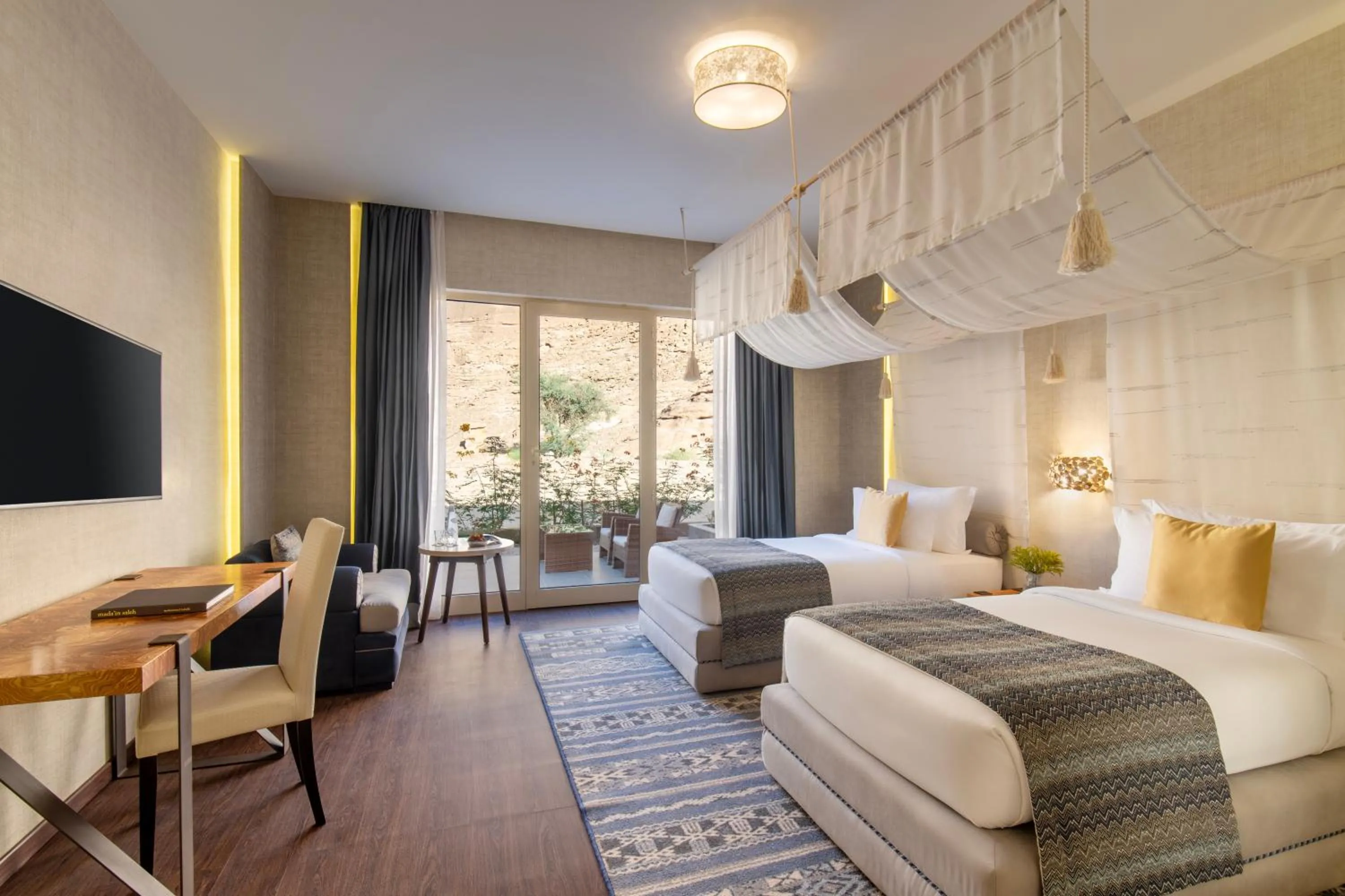 Restaurant/places to eat, Bed in Shaden Resort