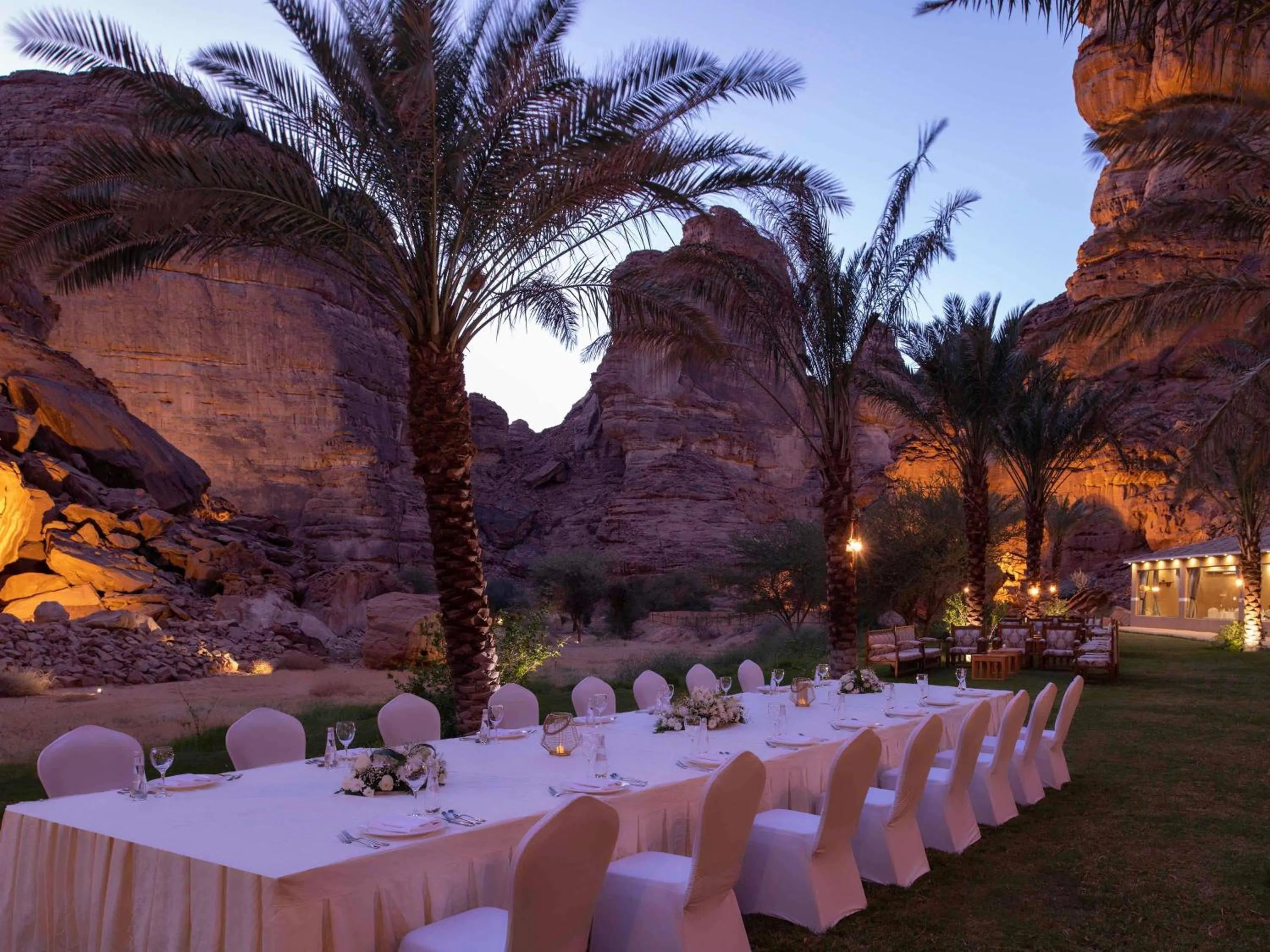 Restaurant/places to eat in Shaden Resort