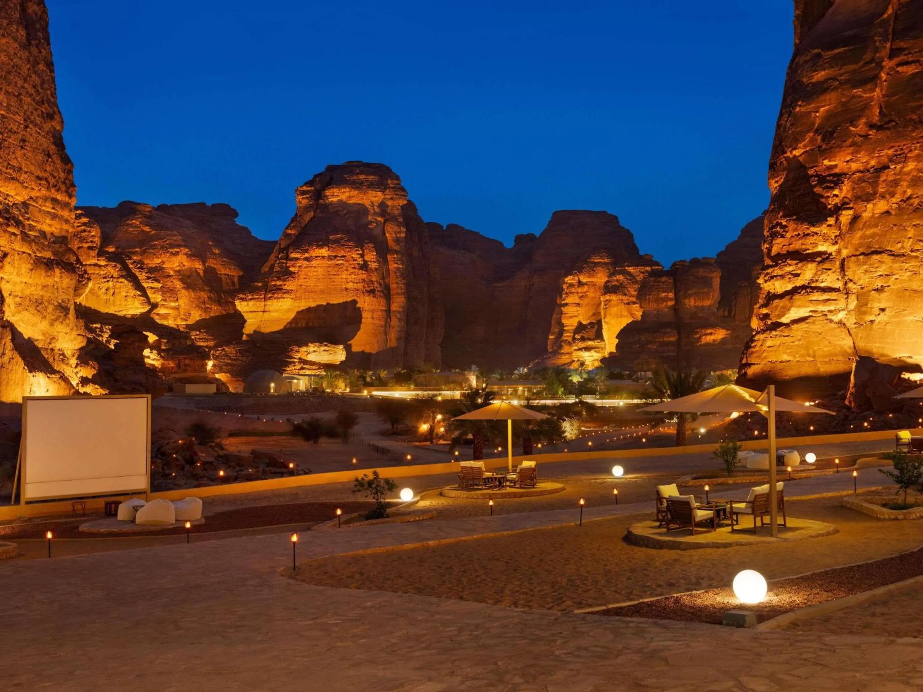 Restaurant/places to eat in Shaden Resort