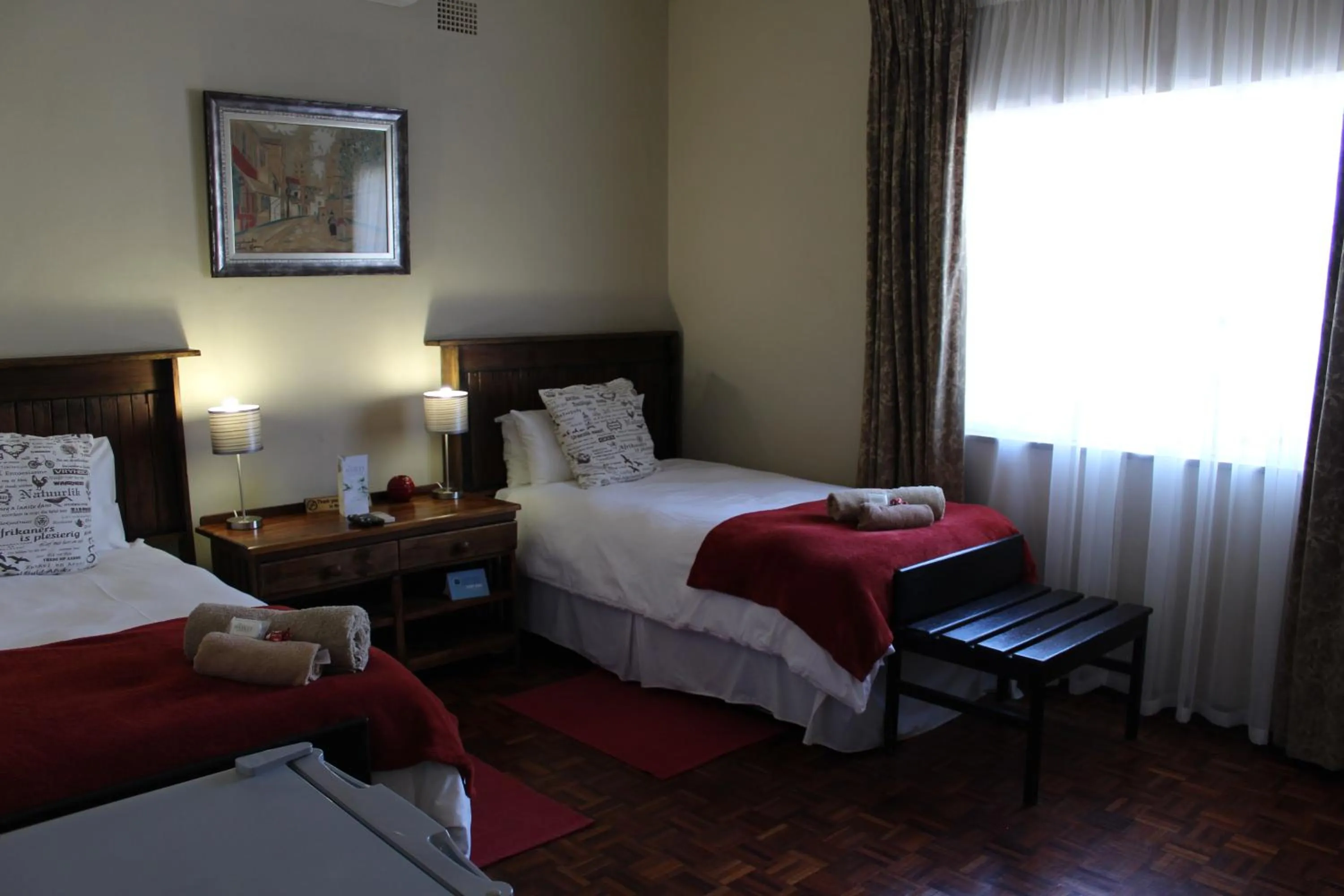 Photo of the whole room, Bed in The Hamlet Country Lodge