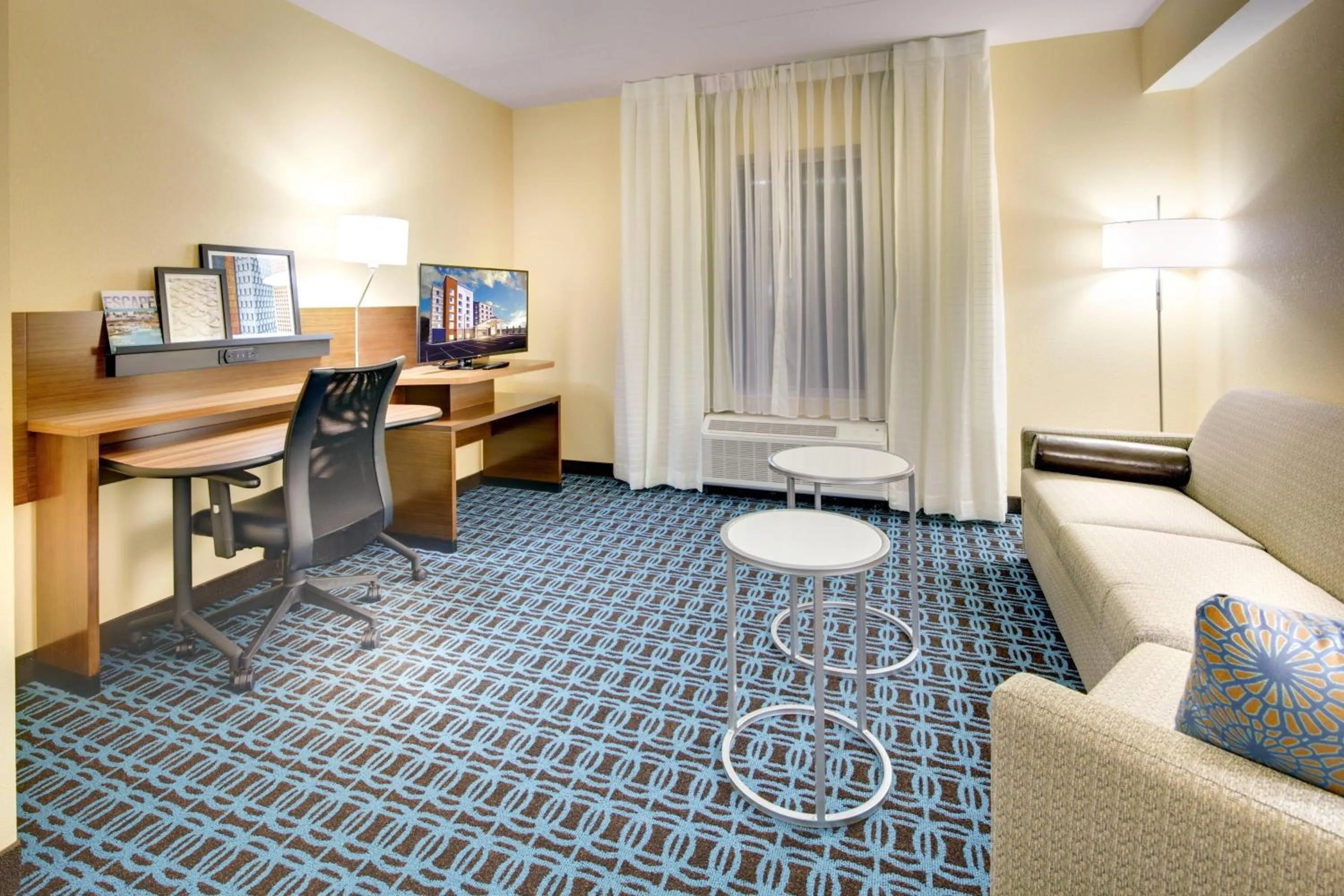 Living room in Fairfield Inn & Suites by Marriott Asheville Tunnel Road