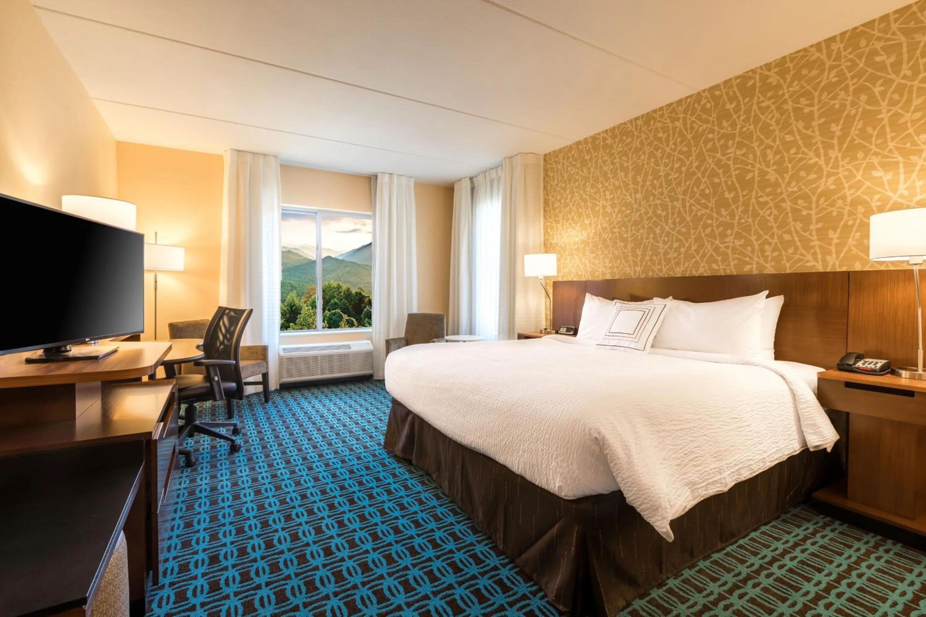 Photo of the whole room, Bed in Fairfield Inn & Suites by Marriott Asheville Tunnel Road