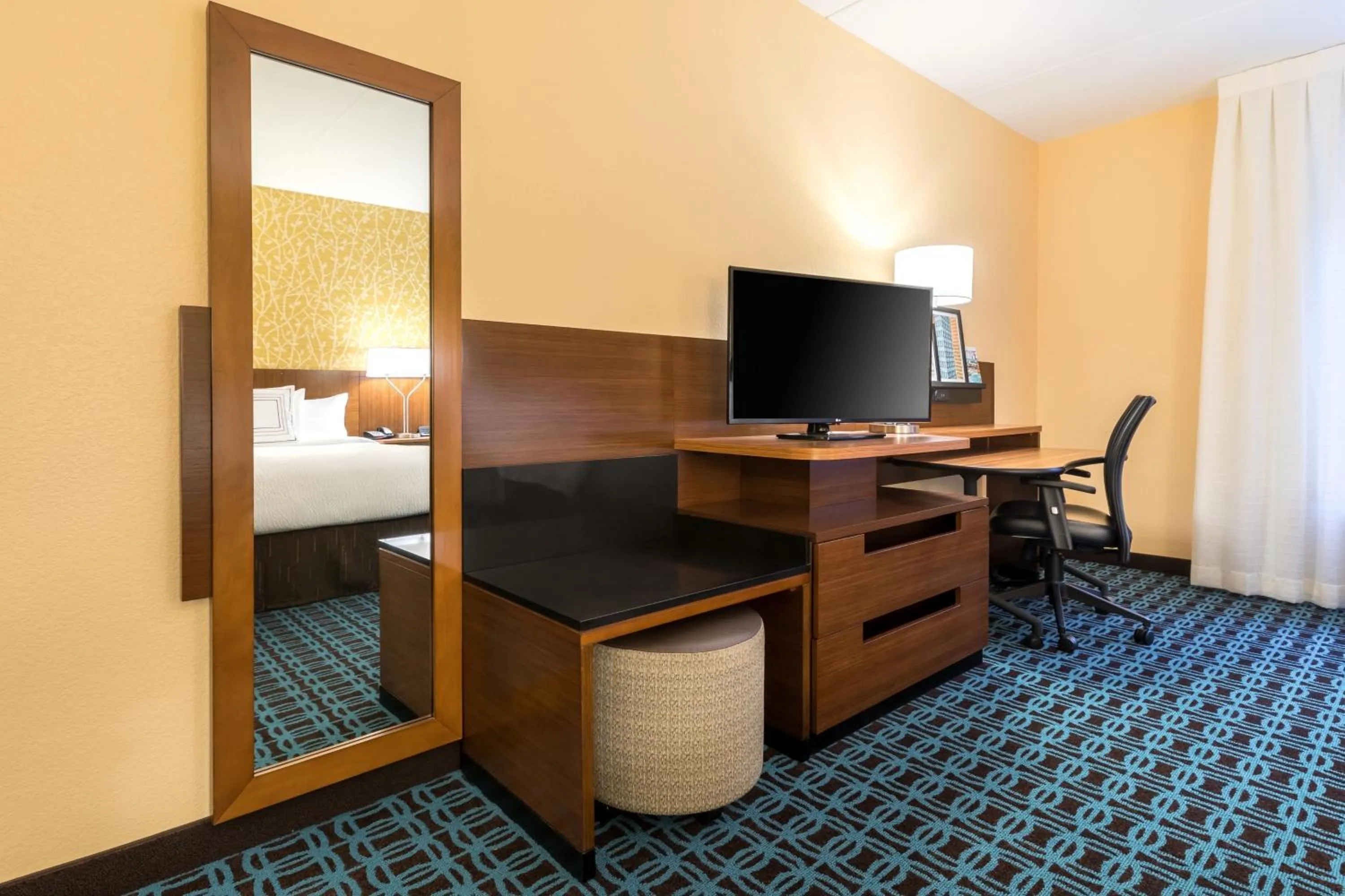 Photo of the whole room, Bed in Fairfield Inn & Suites by Marriott Asheville Tunnel Road