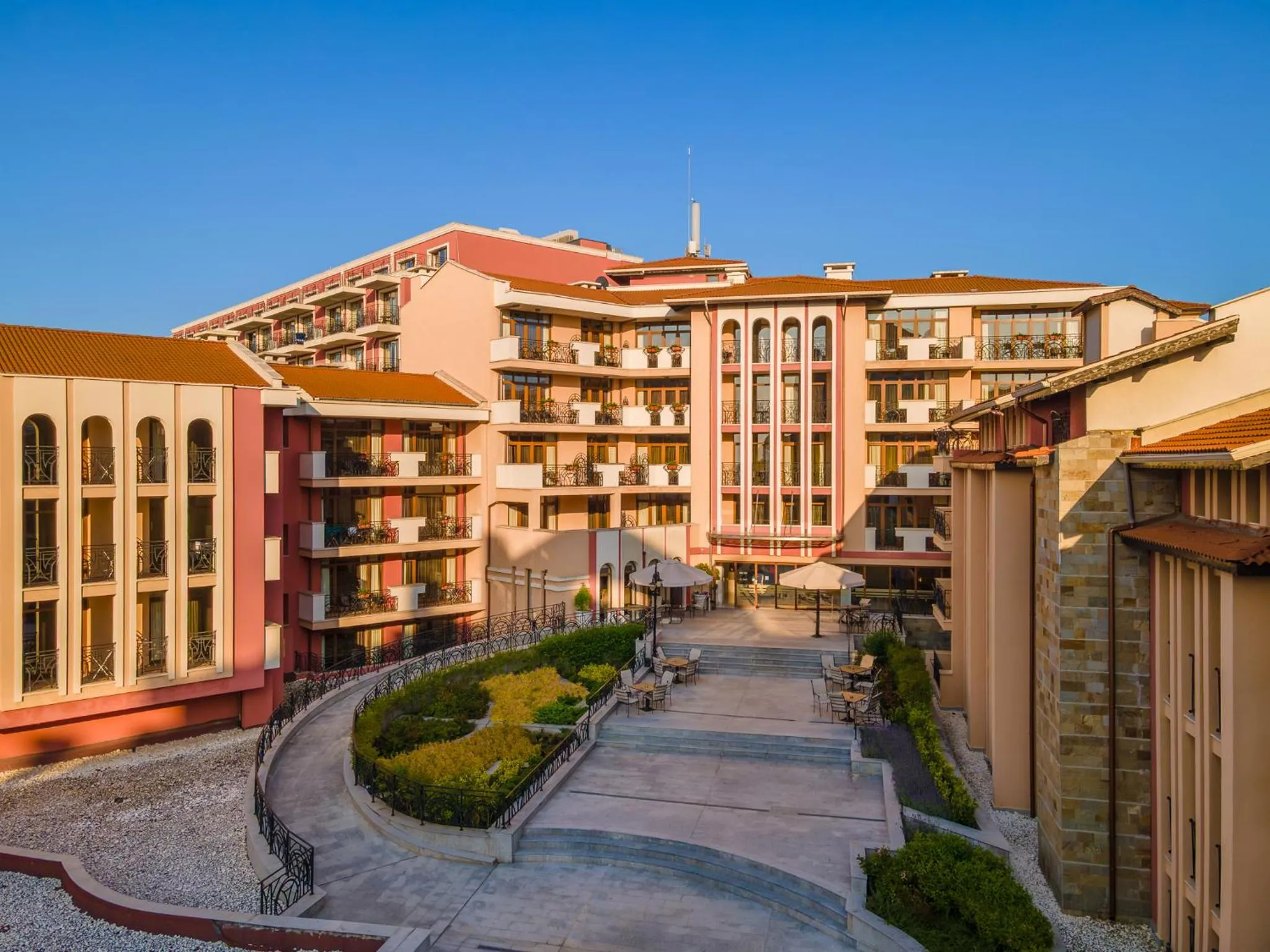 Property building in Festa Via Pontica