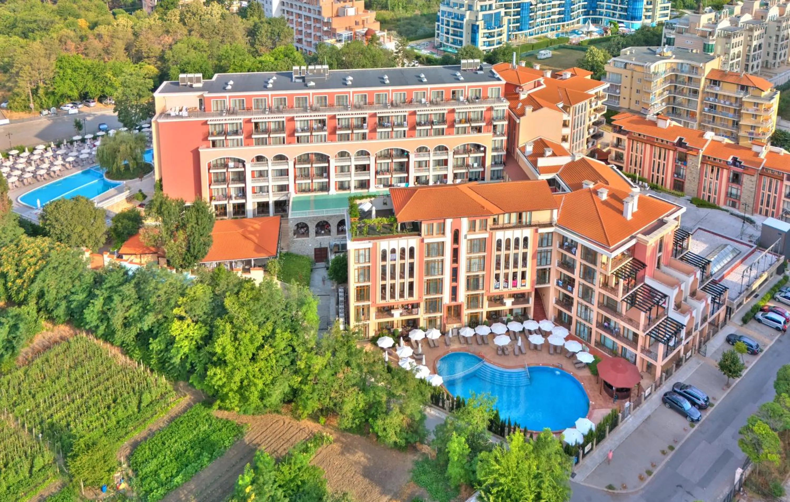 Property building in Festa Via Pontica