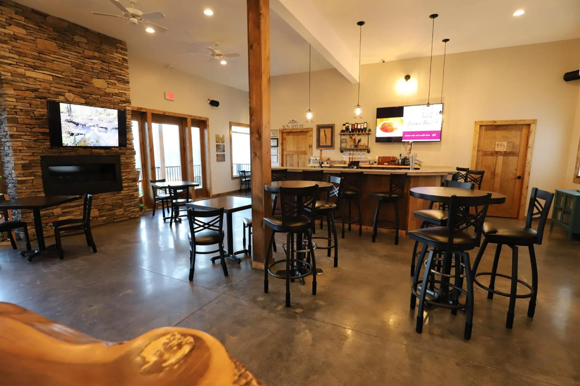 Restaurant/places to eat in Lakeside Resort