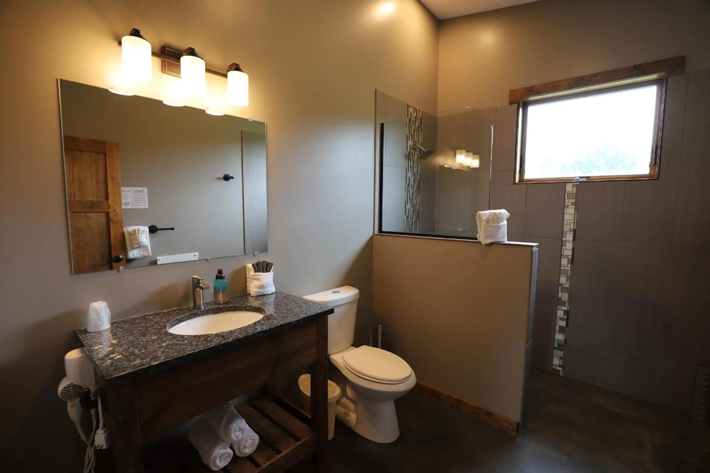 Bathroom in Lakeside Resort