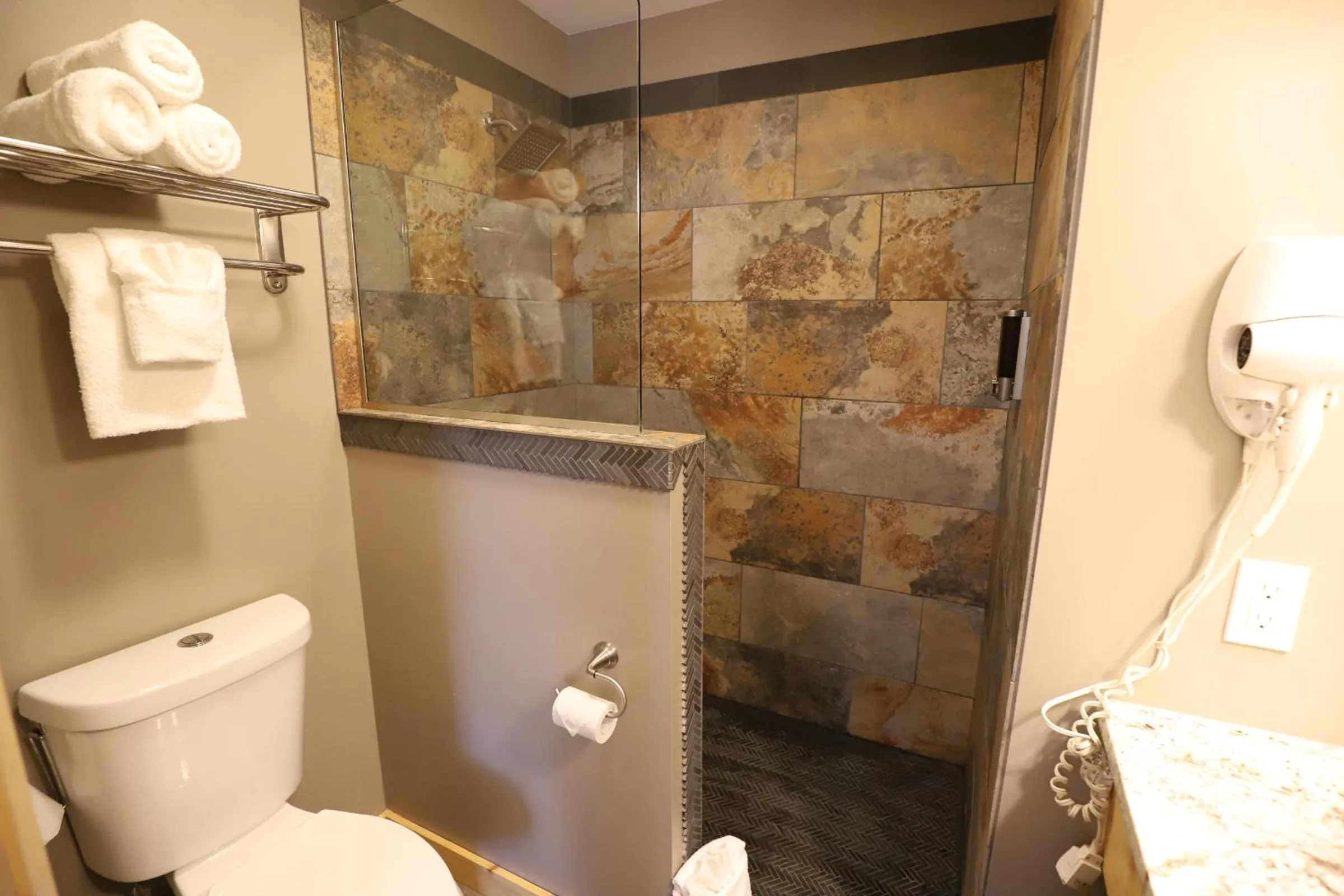 Bathroom in Lakeside Resort