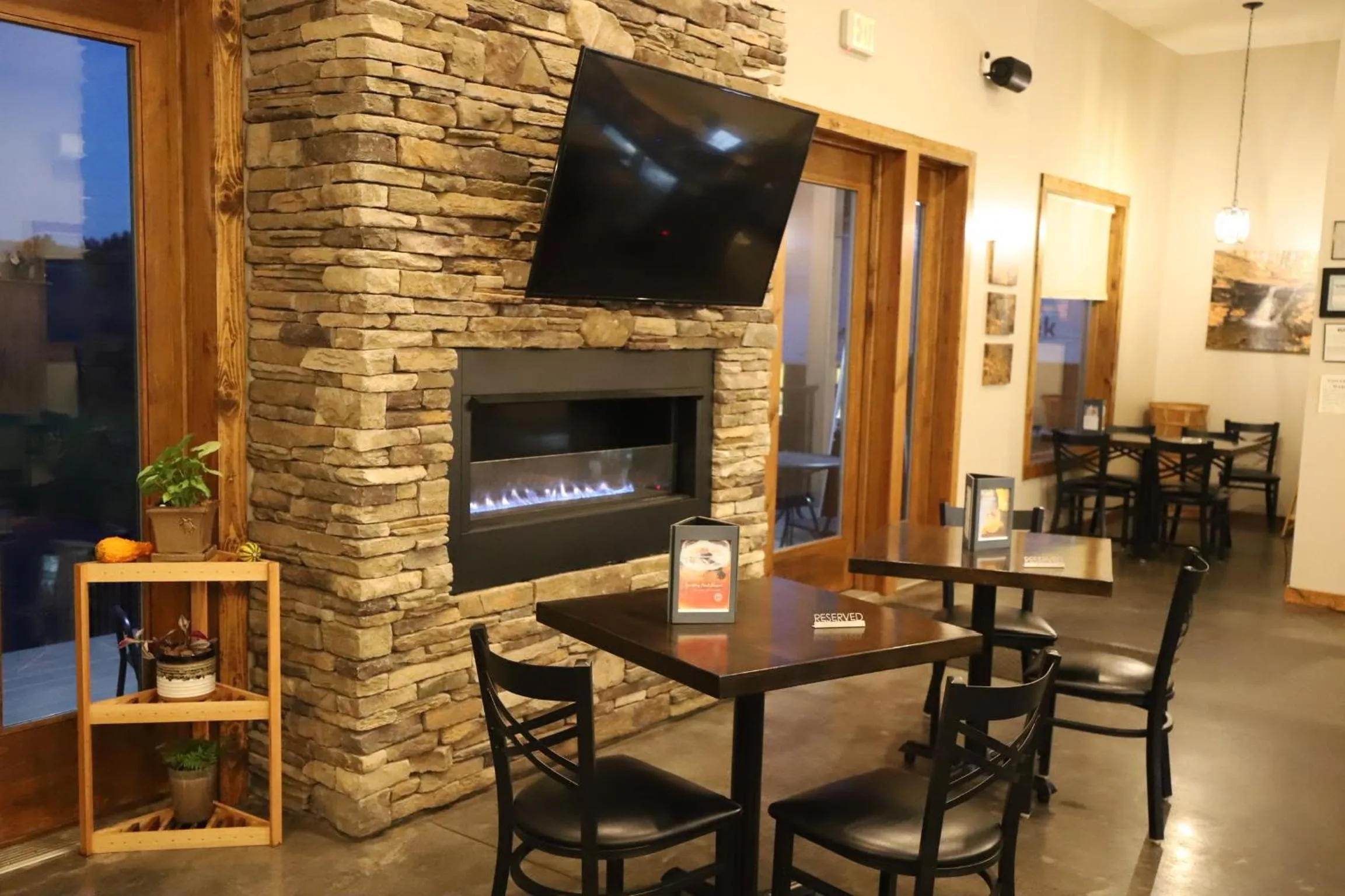 Breakfast in Lakeside Resort