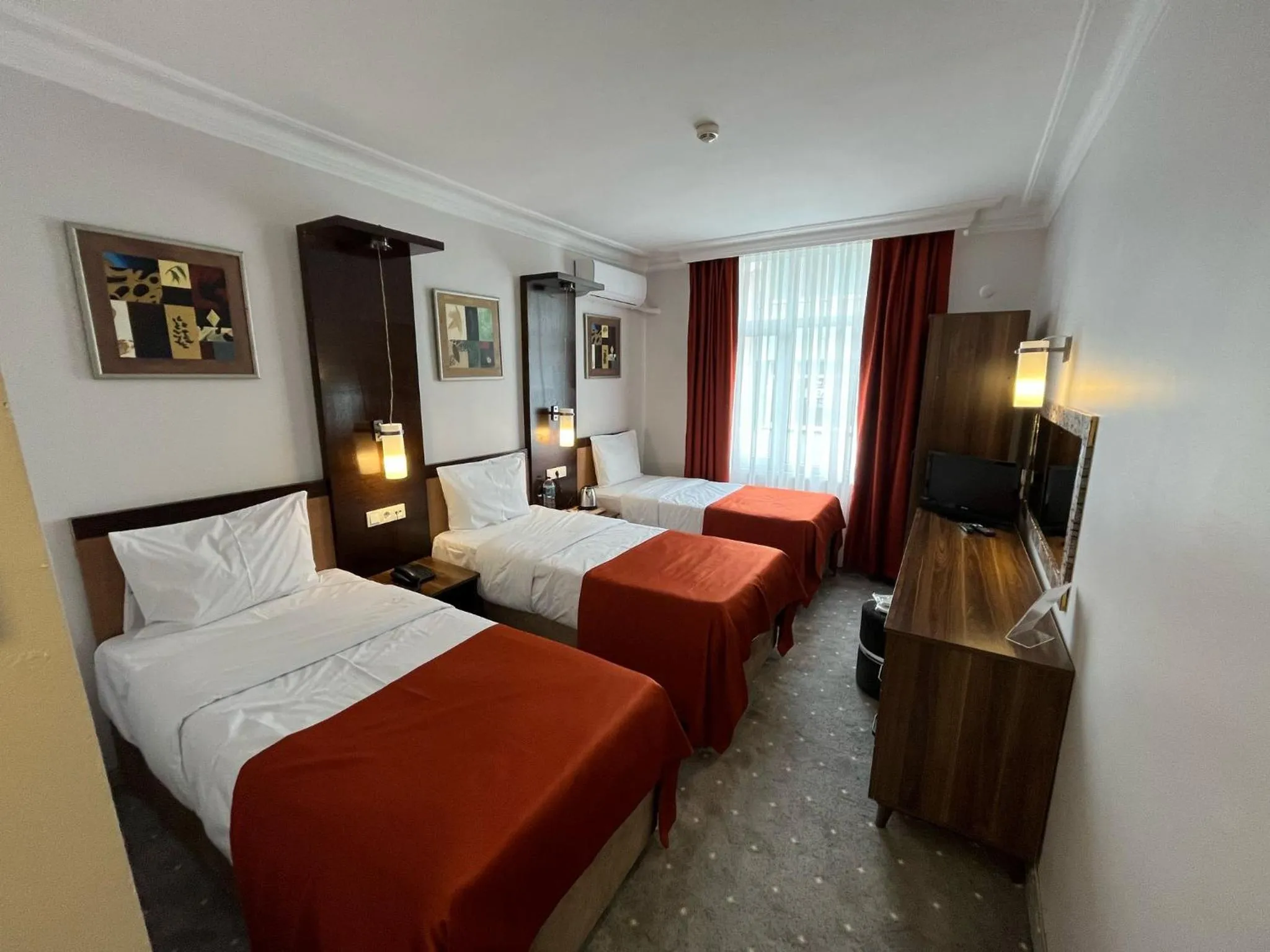 Bed in Hotel Topkapı