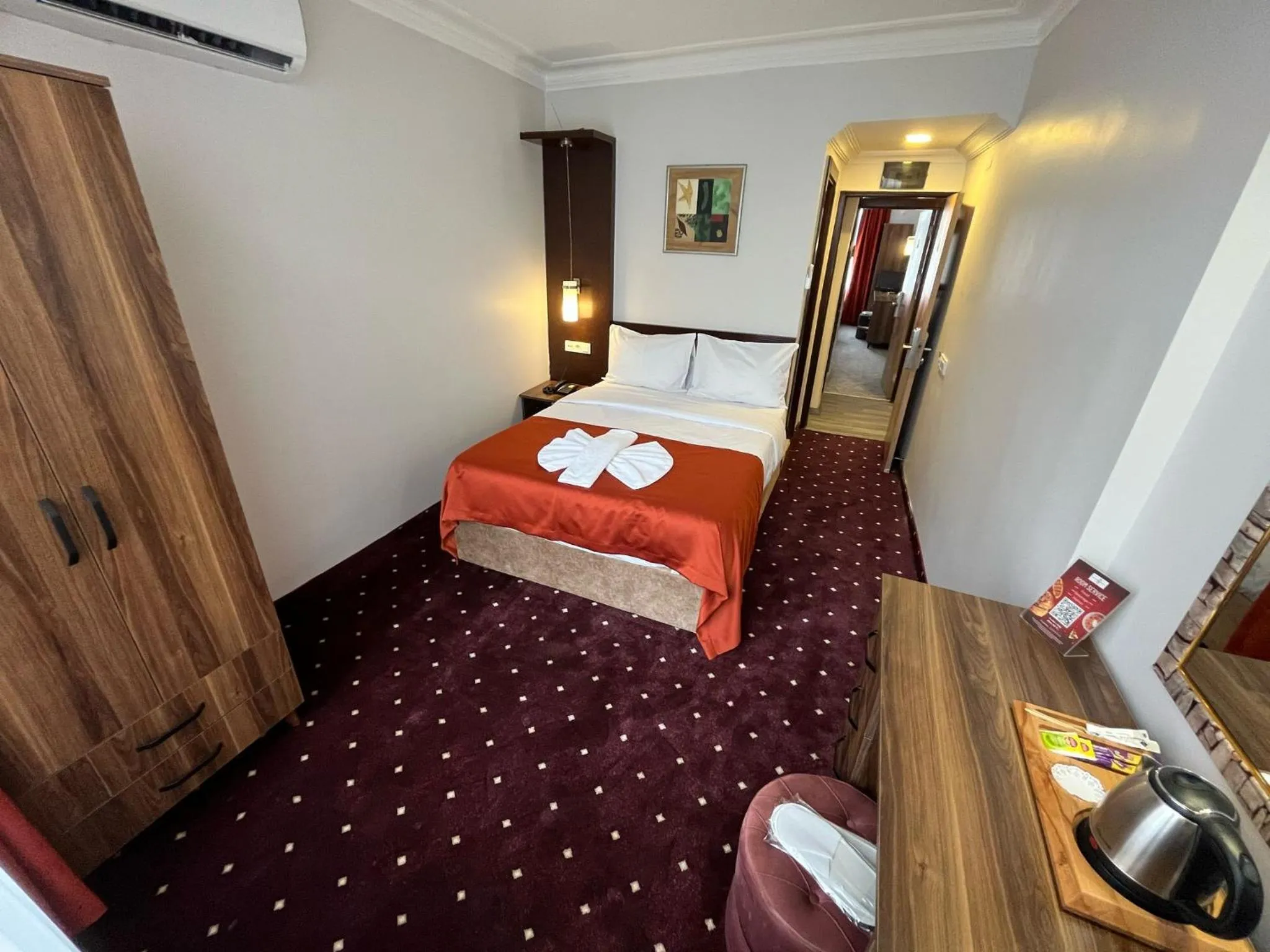 Bed in Hotel Topkapı