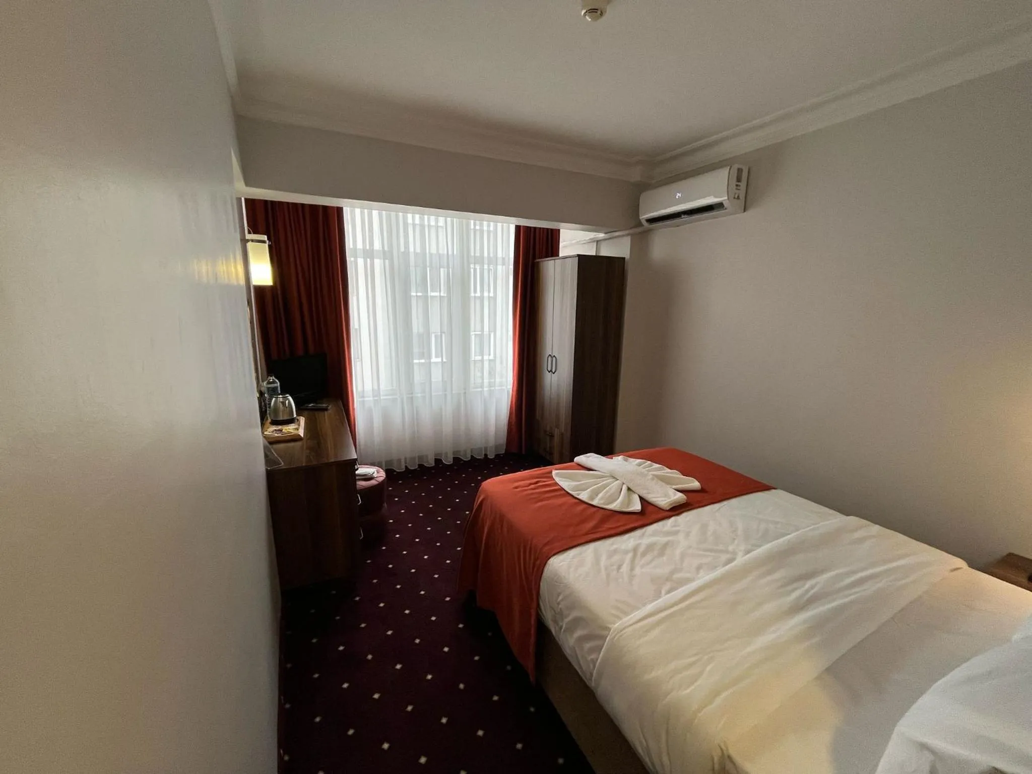 Bed in Hotel Topkapı