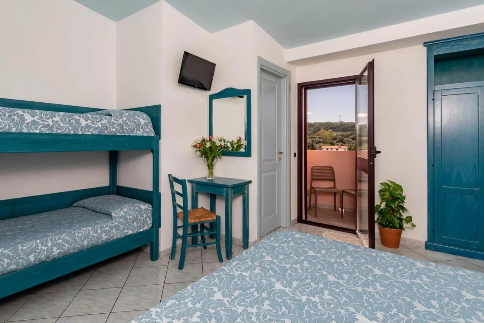 bunk bed, Bed in Hotel Quasar