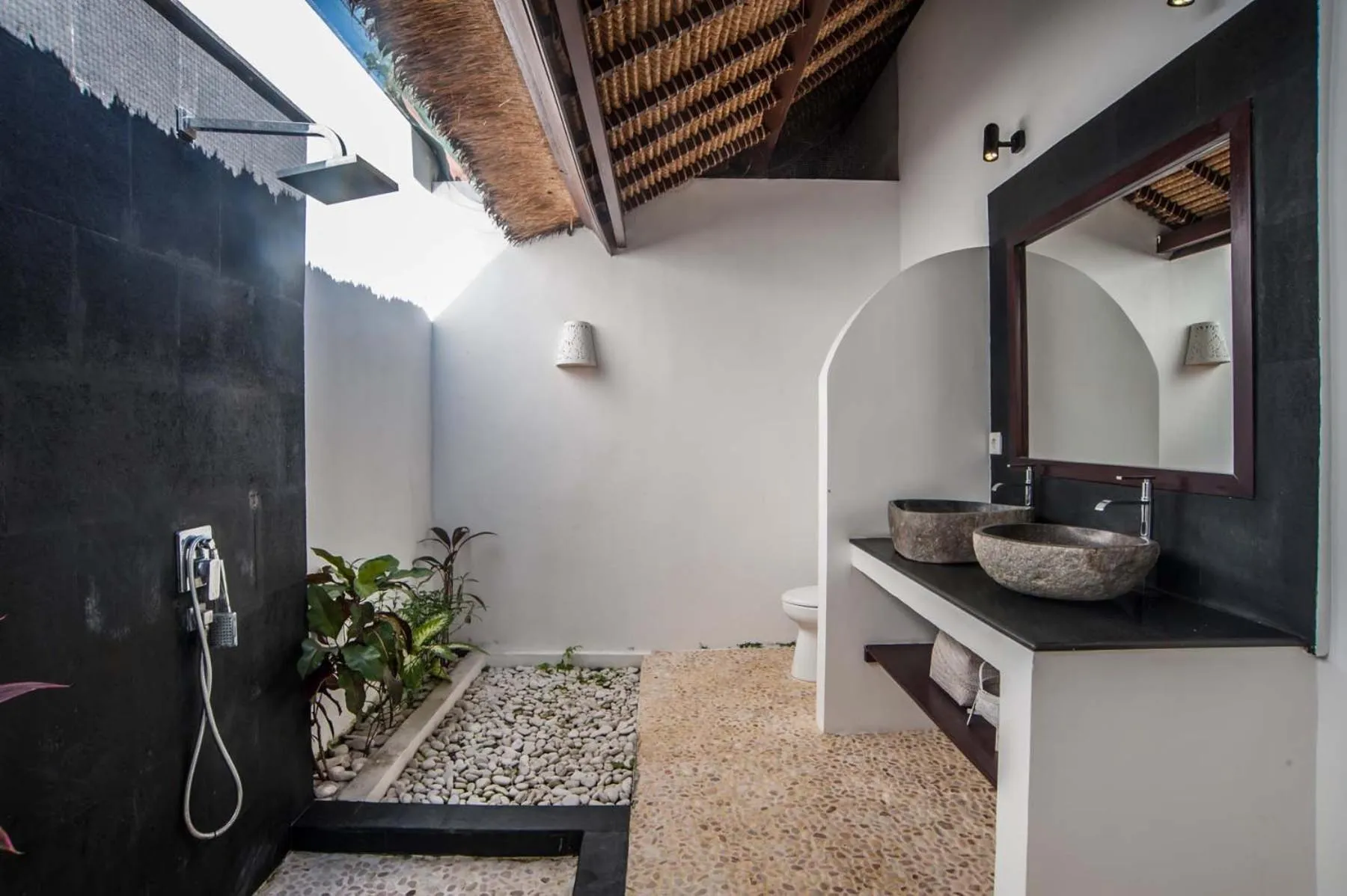 Shower in Villa Michiko