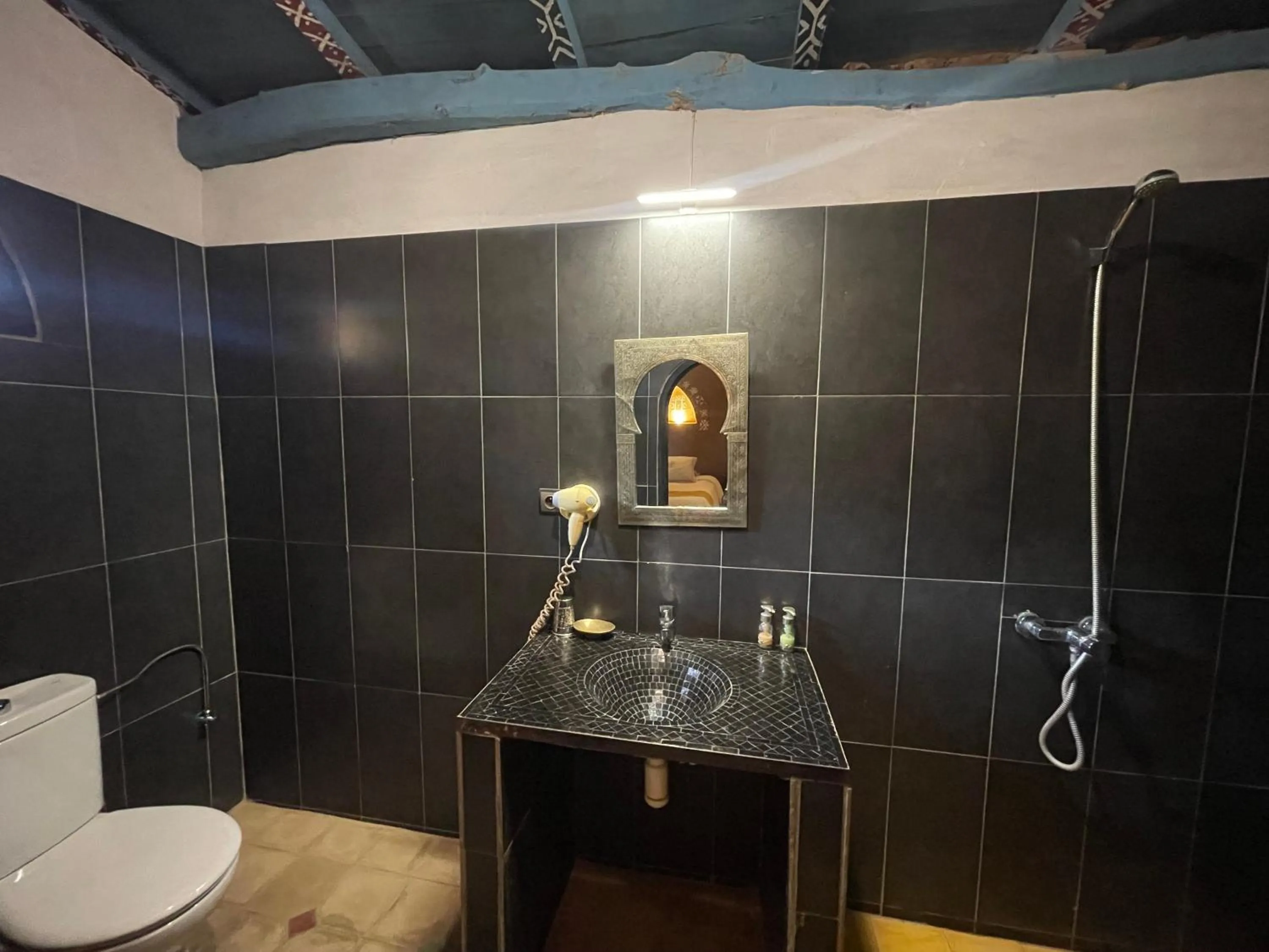 Shower in Dar Azawad Boutique Hotel - Mhamid Sahara Stay