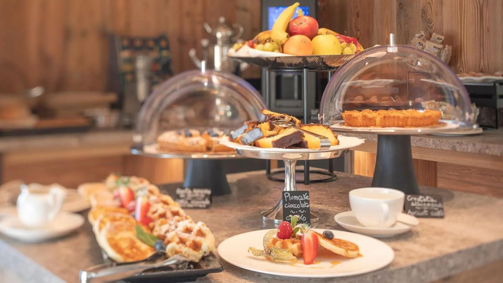 Food and drinks in Paradise Lodge