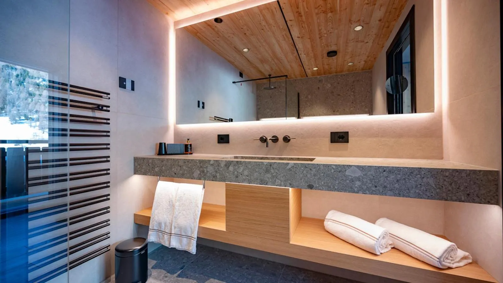 Bathroom in Paradise Lodge