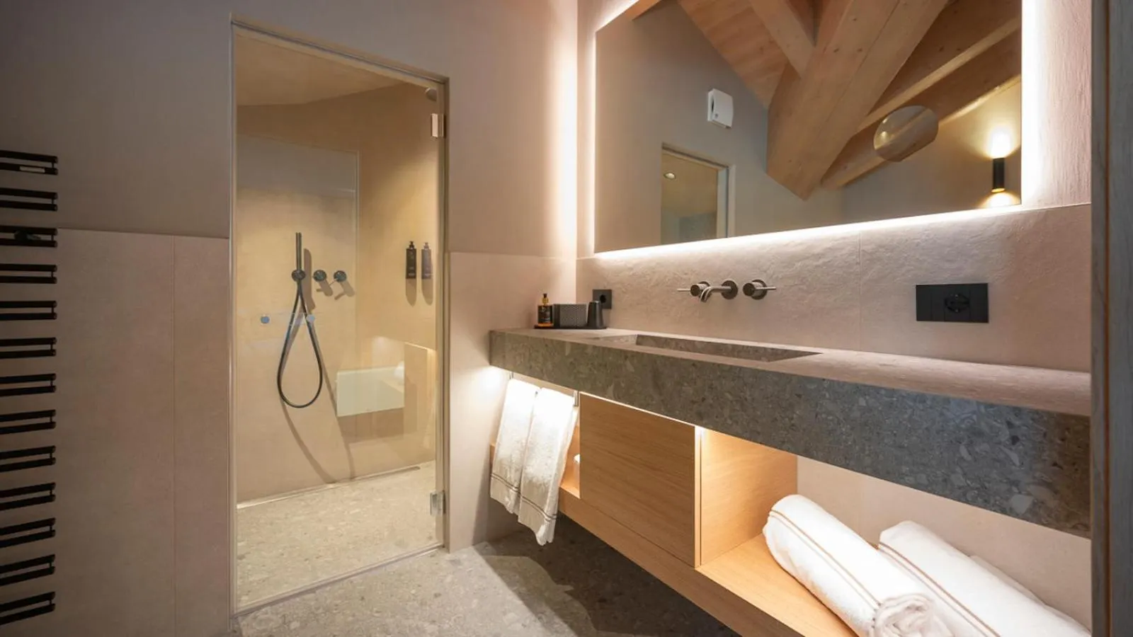 Shower in Paradise Lodge