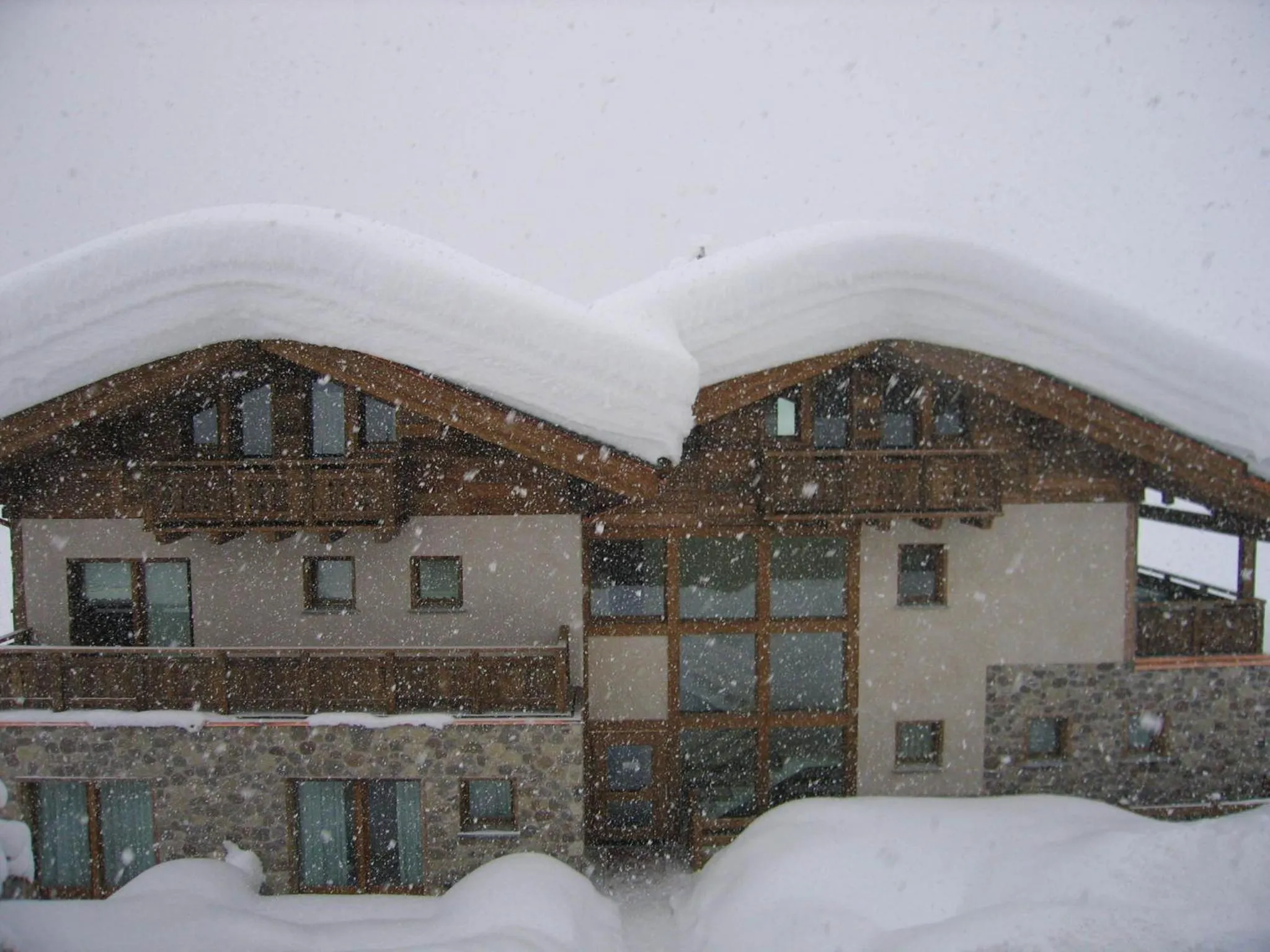 Property building in Paradise Lodge