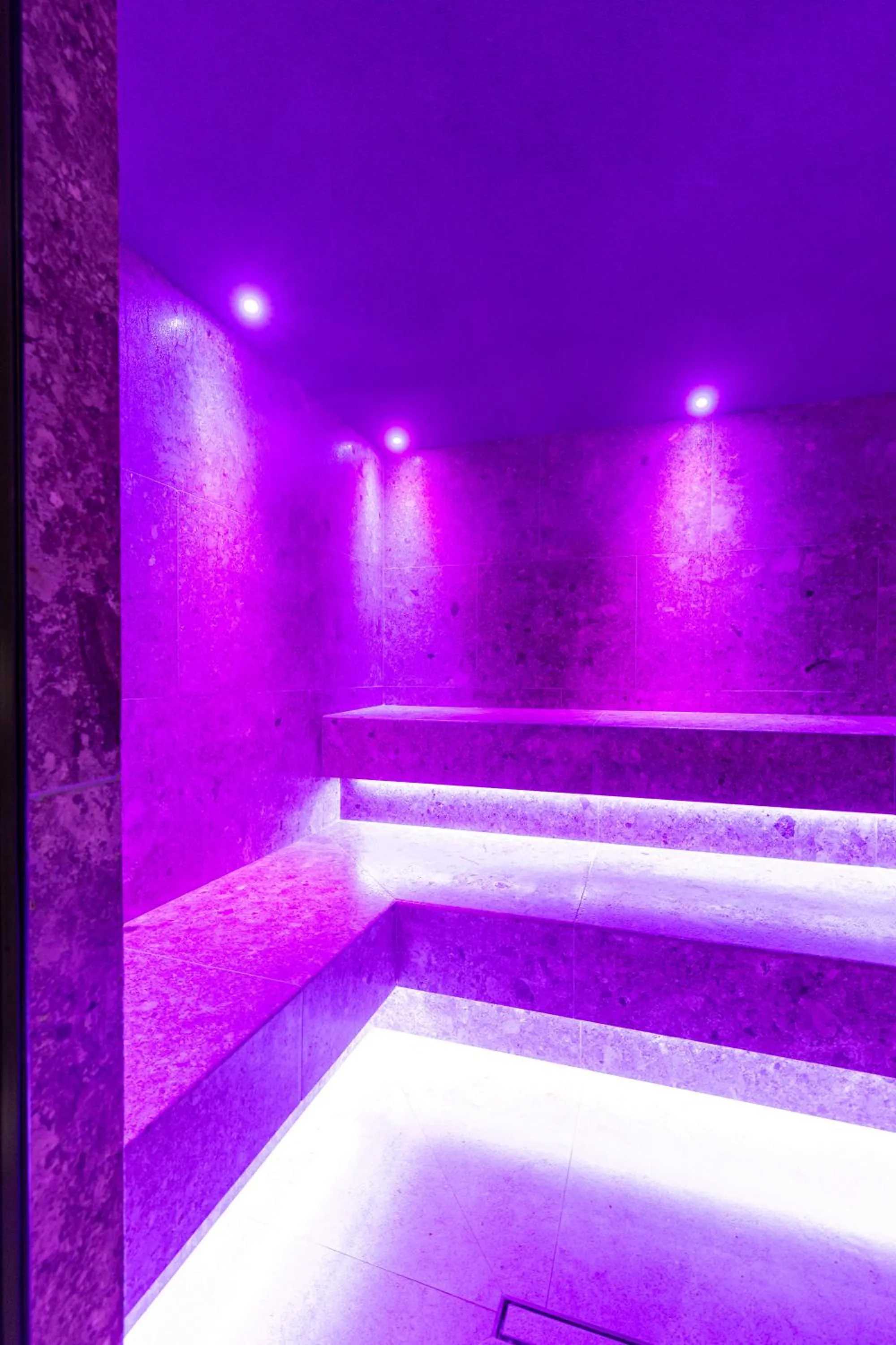 Sauna in Paradise Lodge