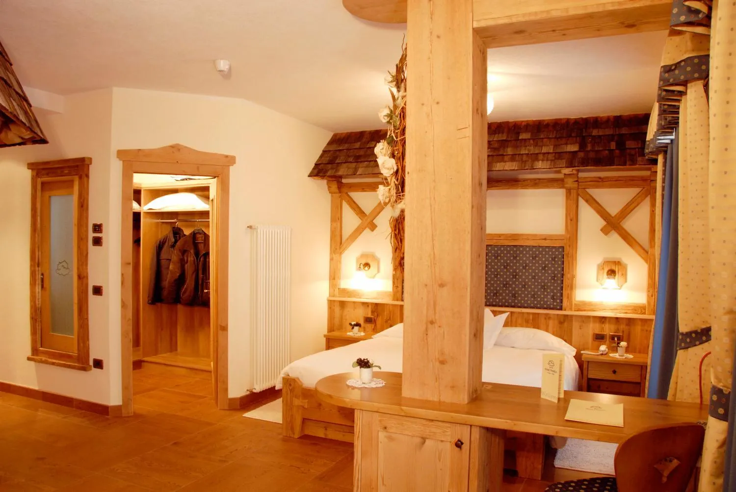 Photo of the whole room, Bed in Paradise Lodge