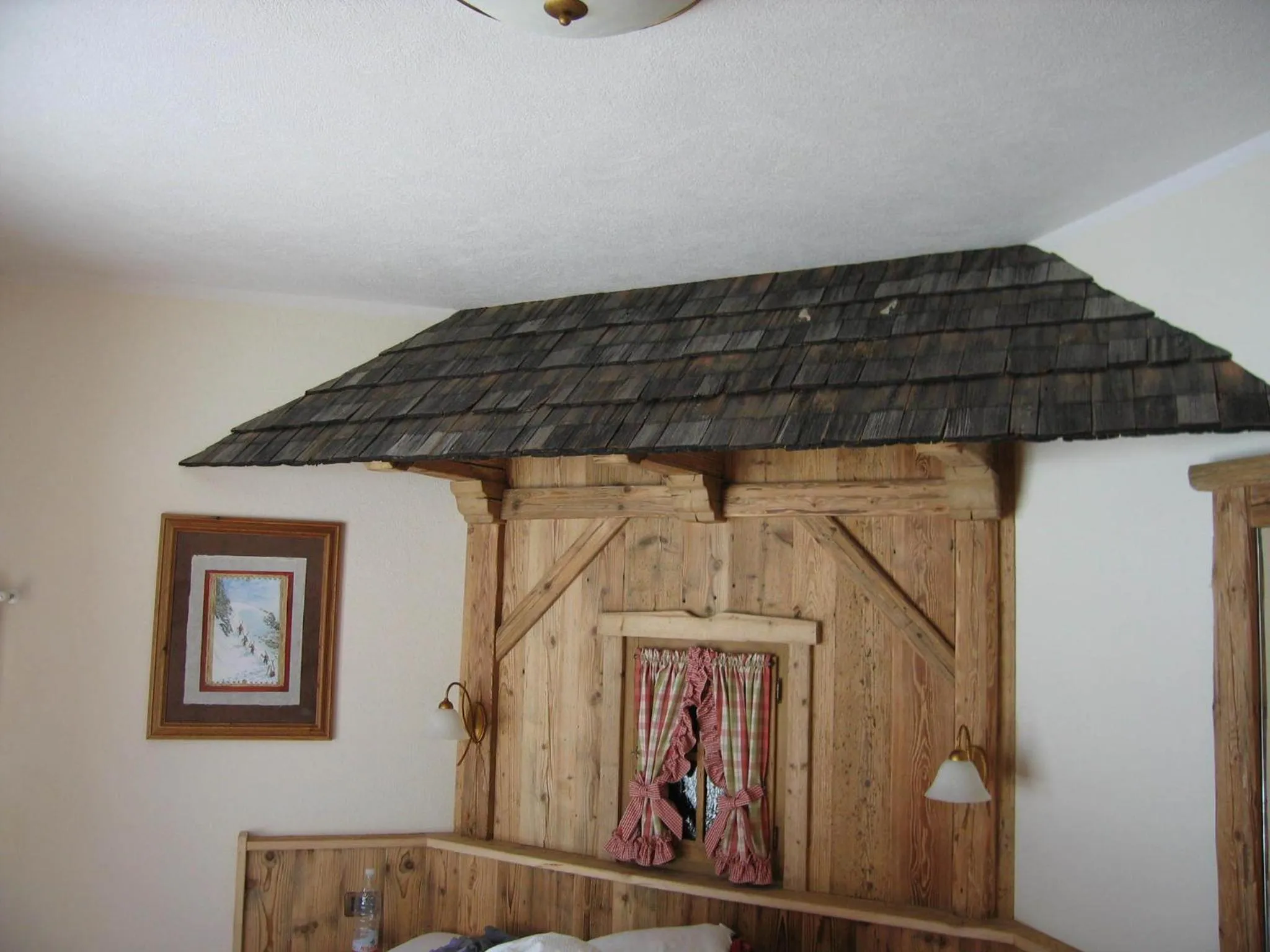 Decorative detail in Paradise Lodge