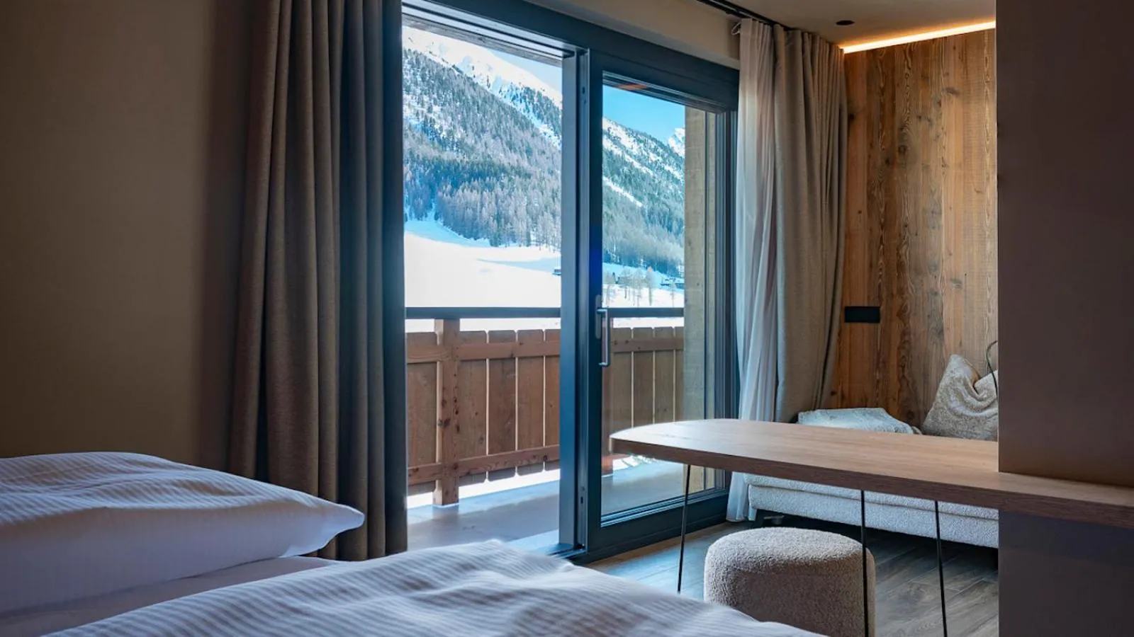 Bed in Paradise Lodge