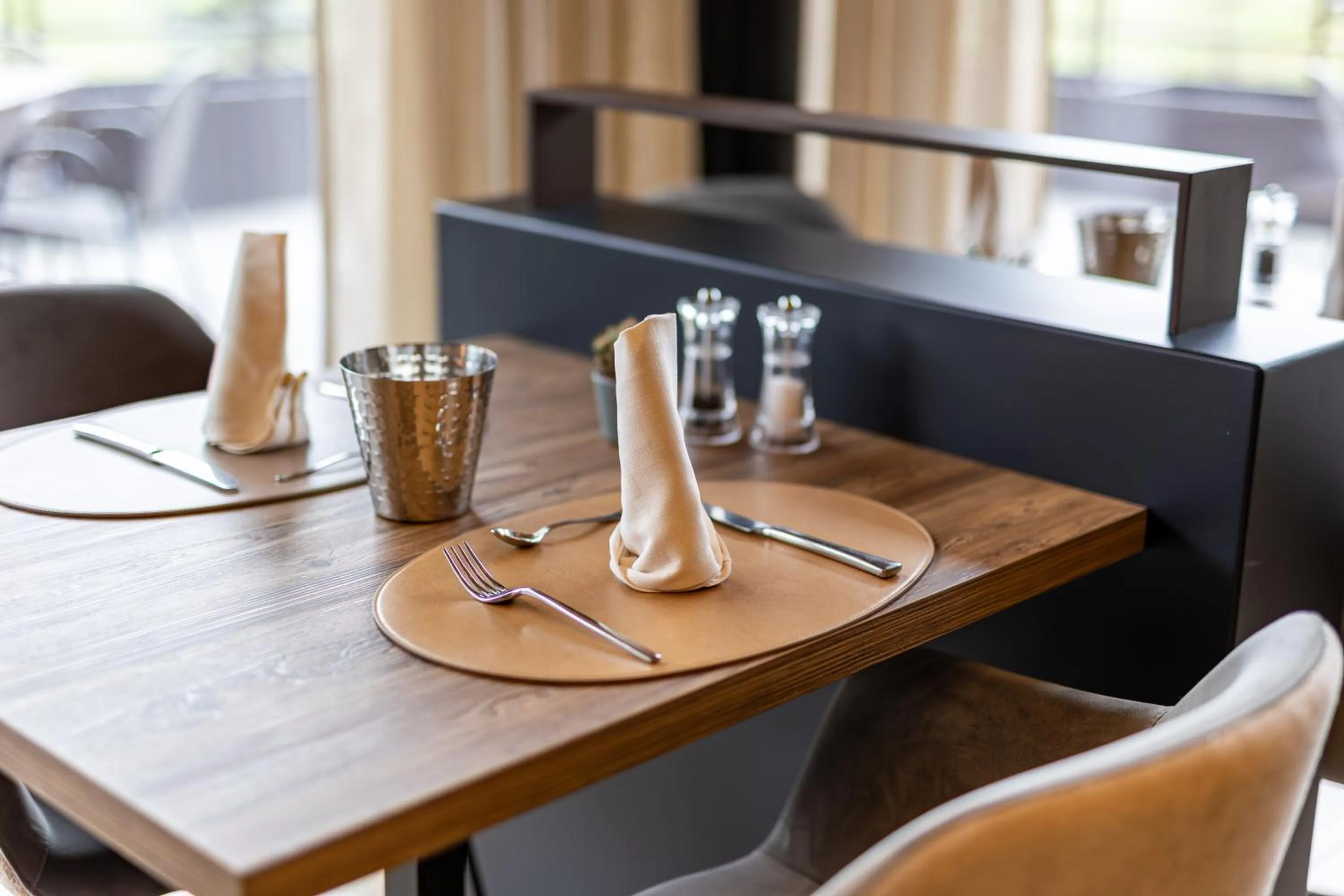 Restaurant/places to eat in Paradise Lodge