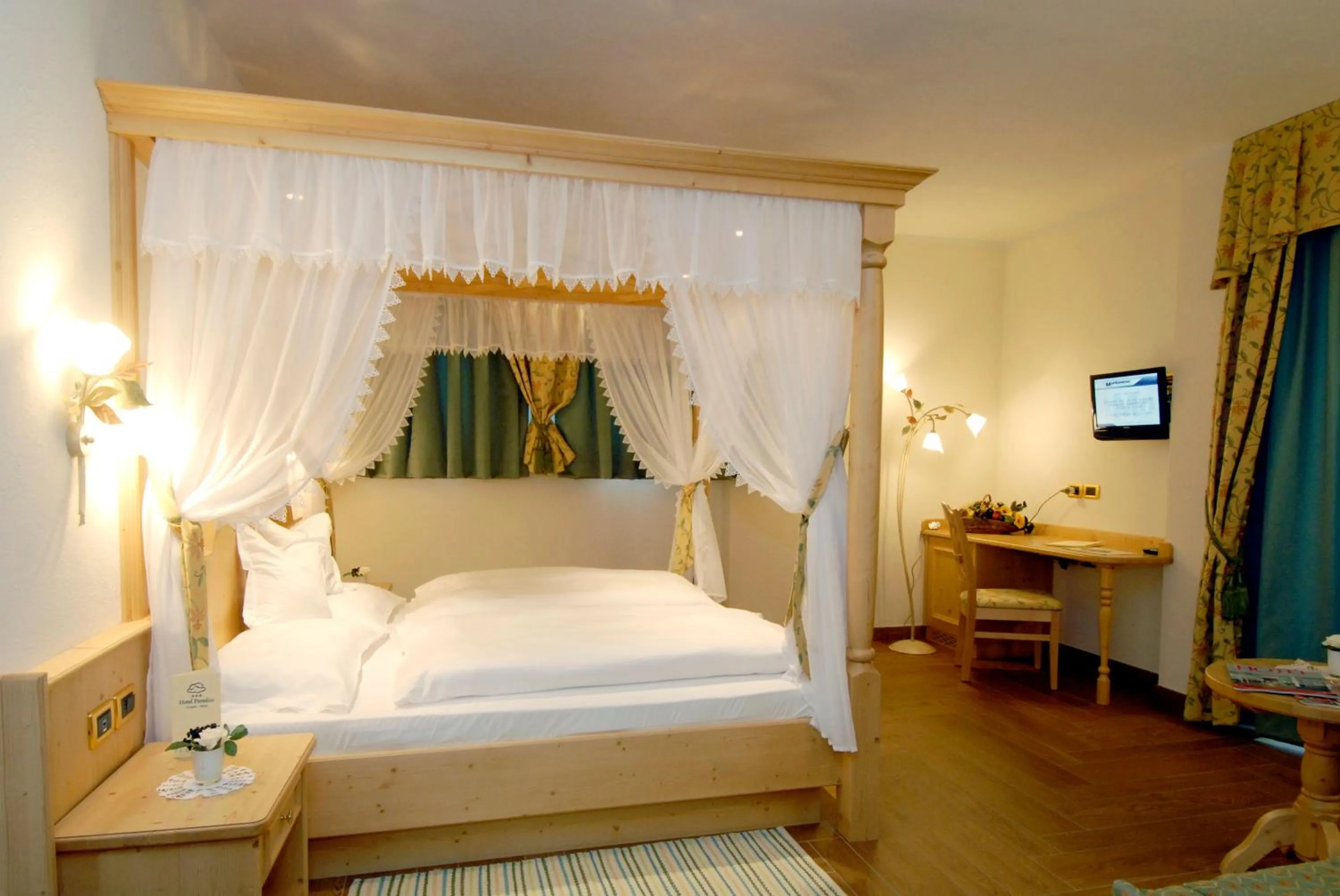 Bed in Paradise Lodge