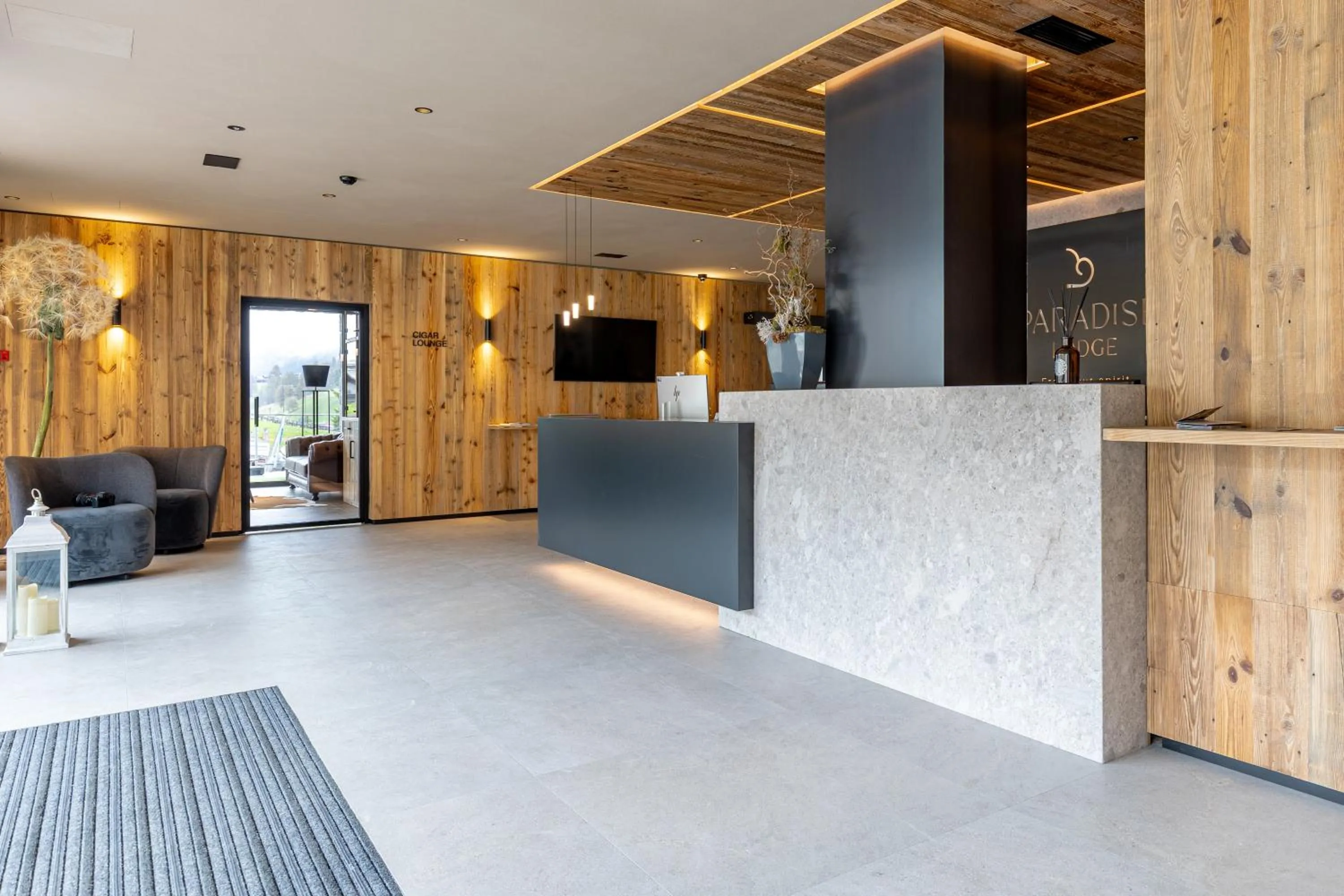 Lobby or reception in Paradise Lodge