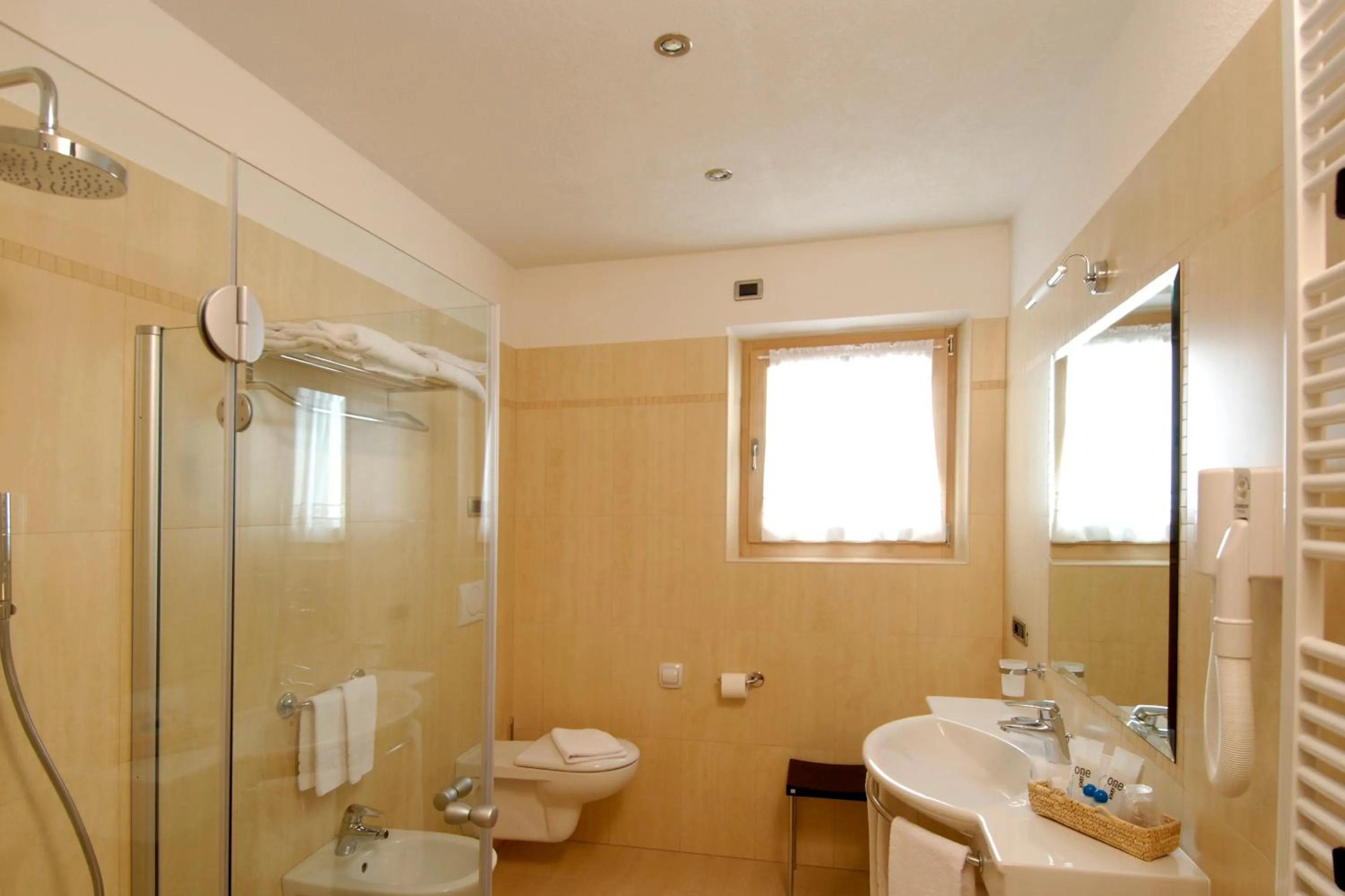 Shower in Paradise Lodge