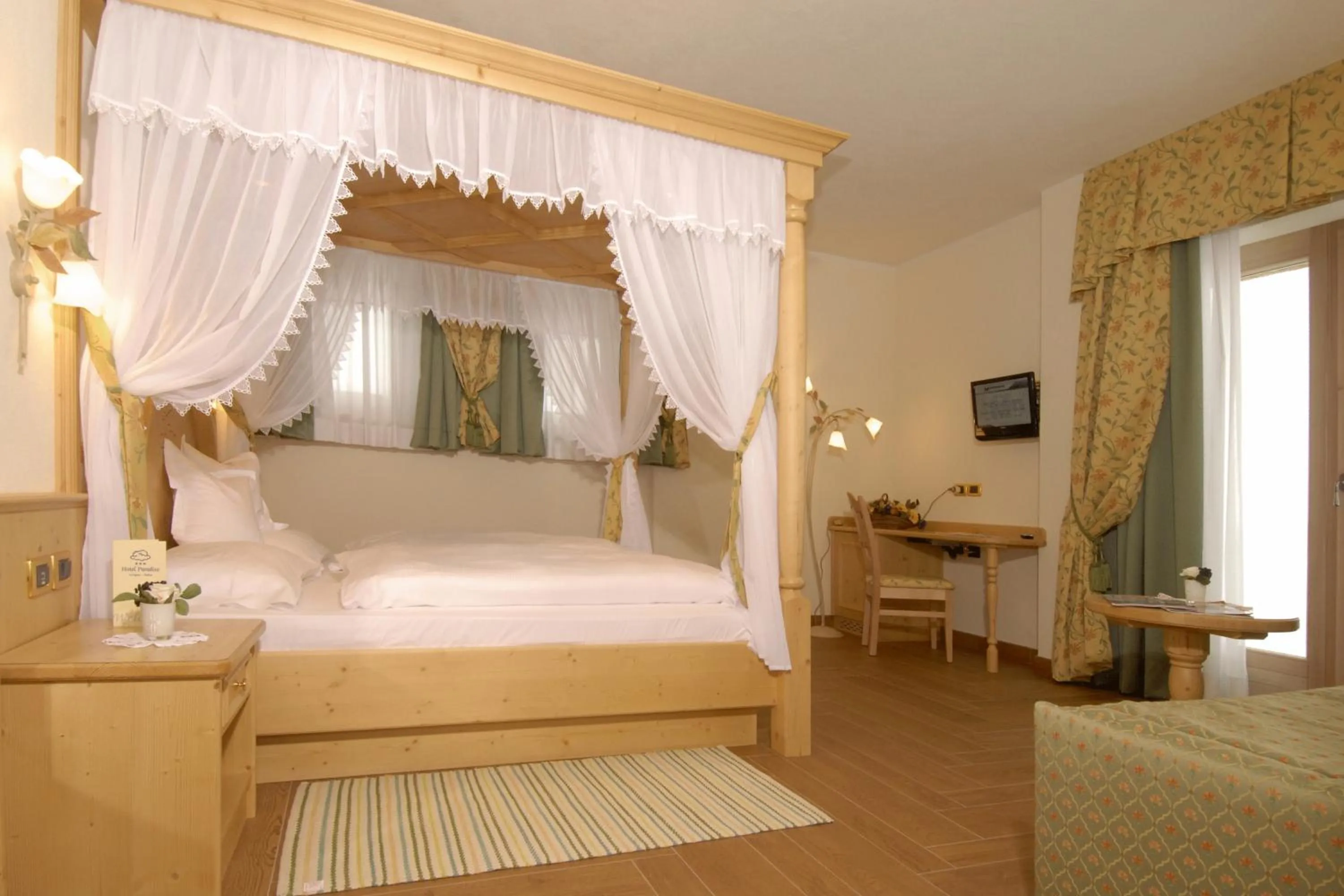 Bed in Paradise Lodge