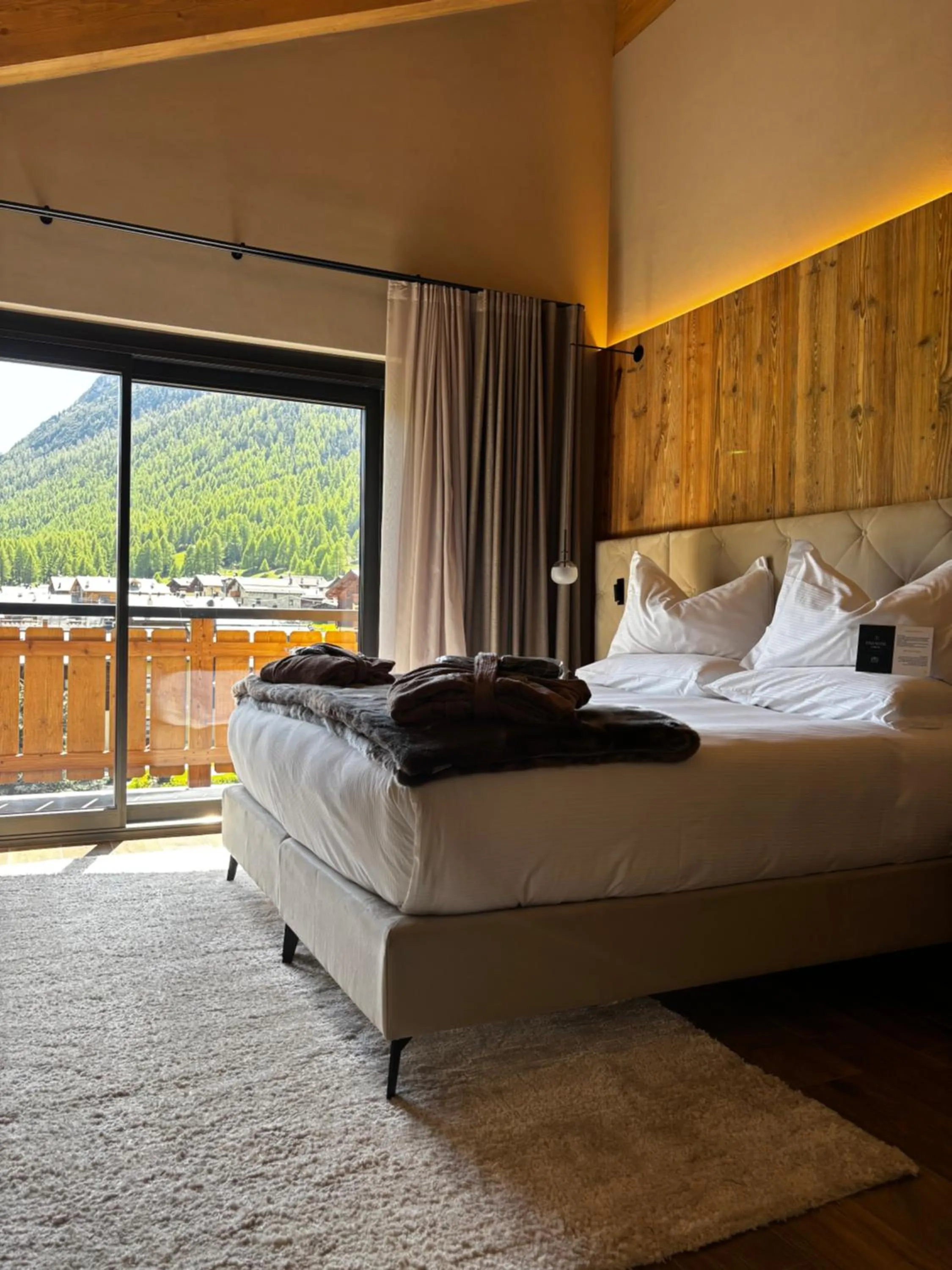 Bed in Paradise Lodge