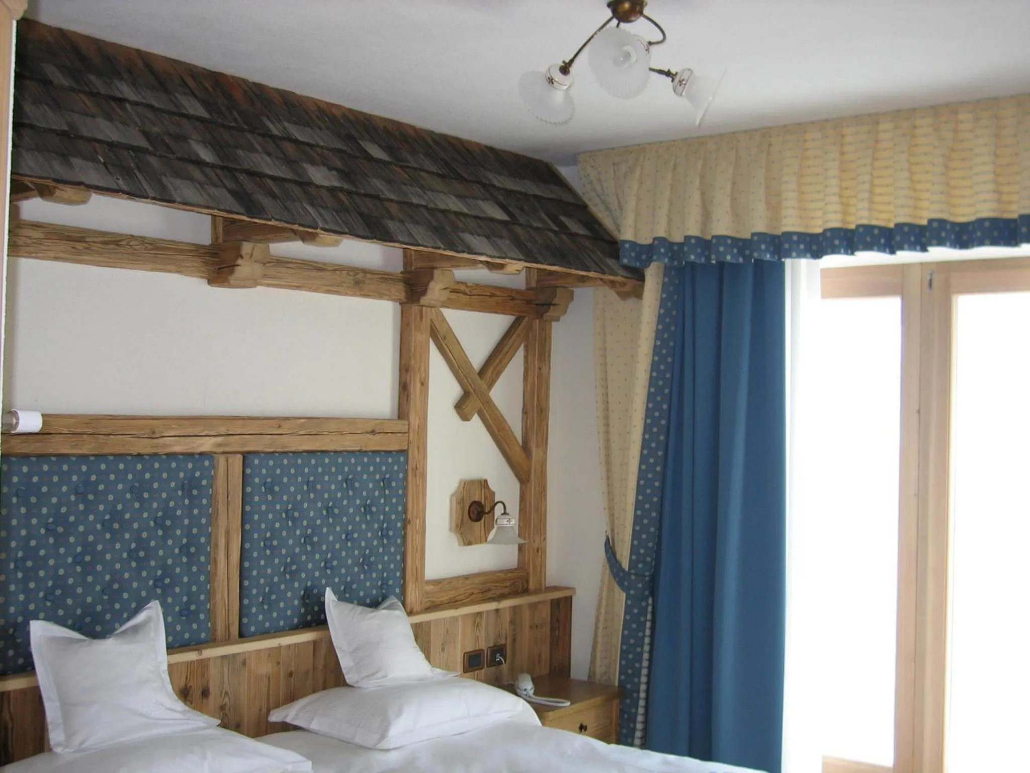 Bed in Paradise Lodge